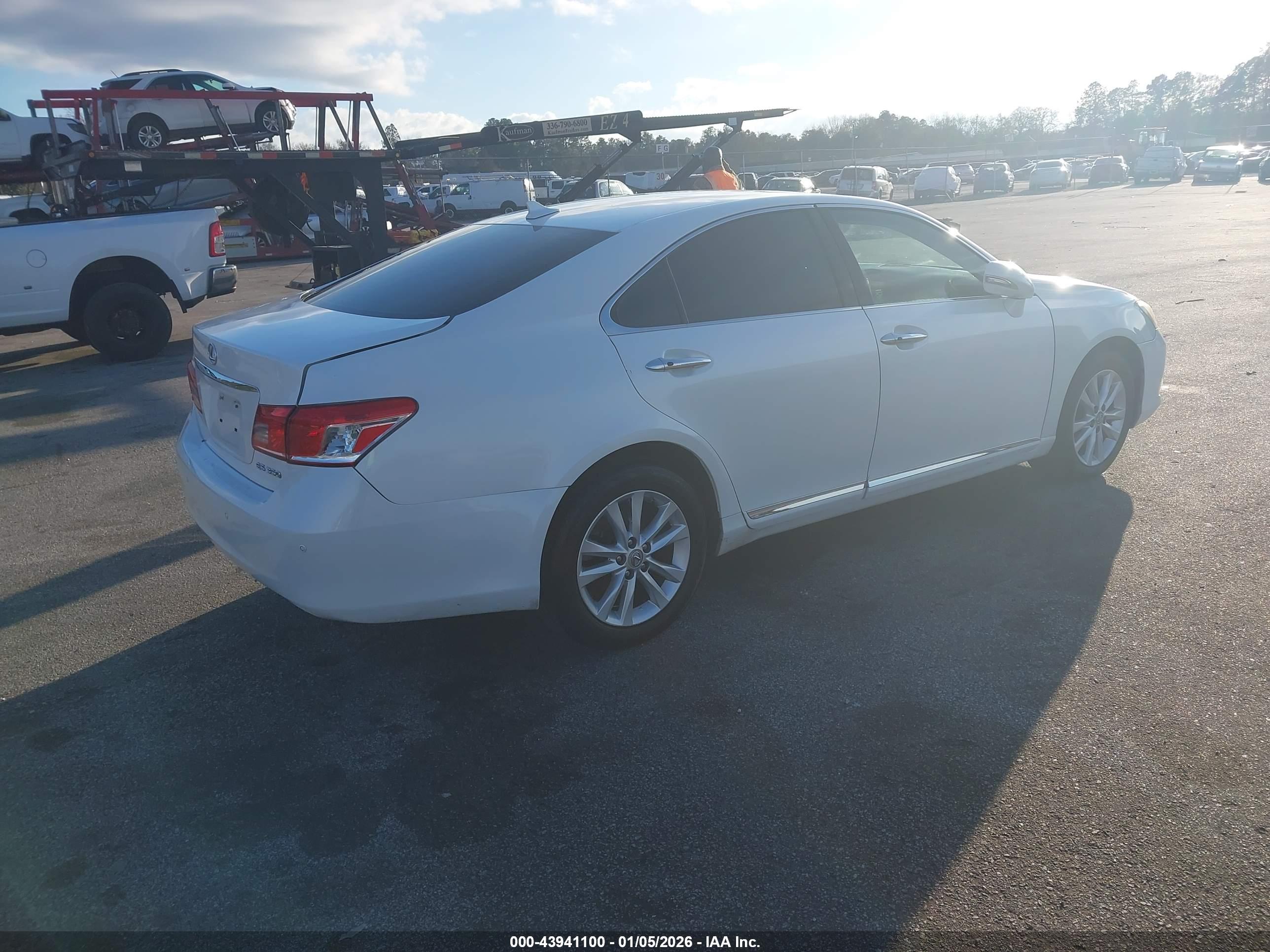 LEXUS ES image 4