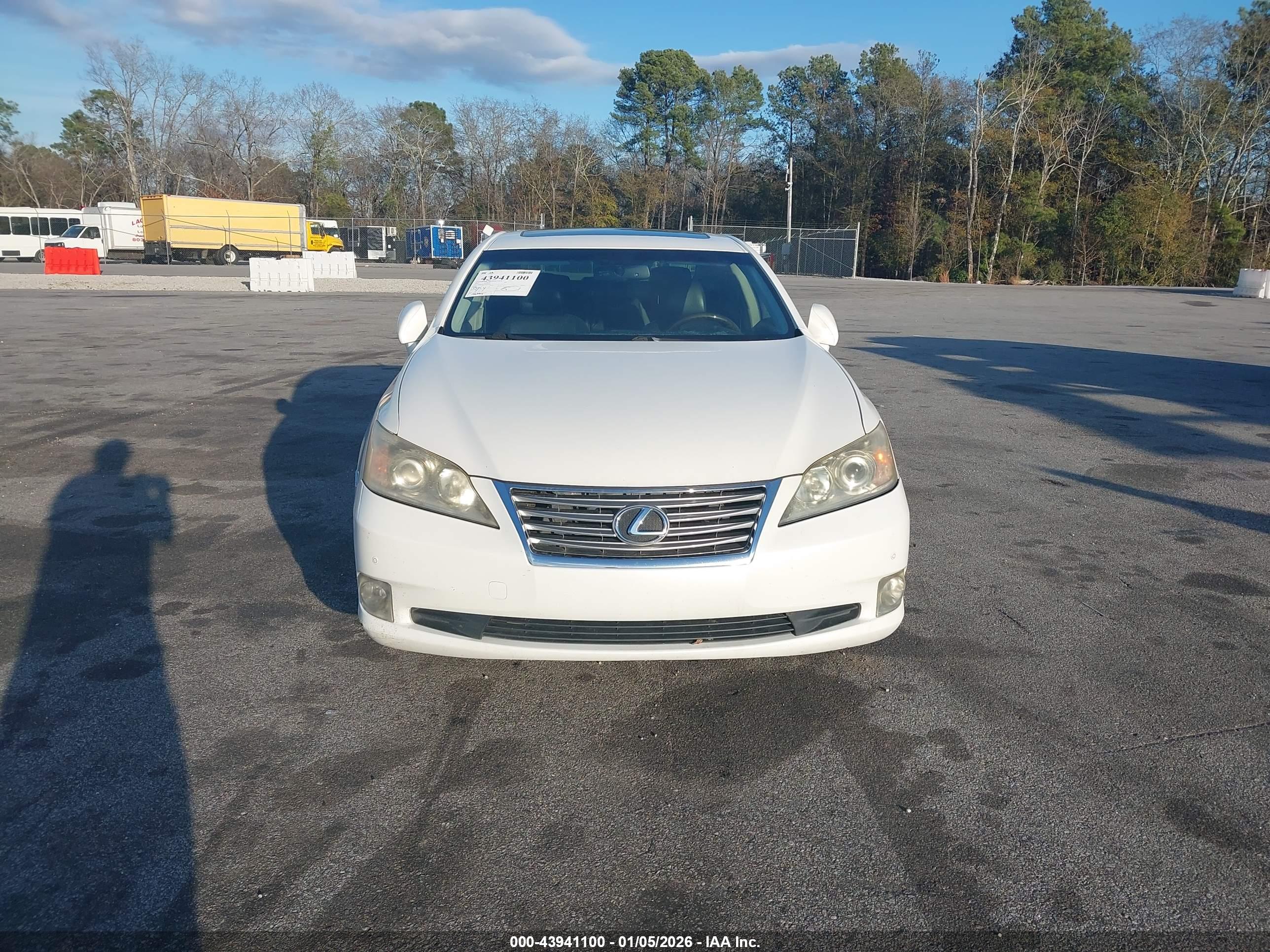 LEXUS ES image 6