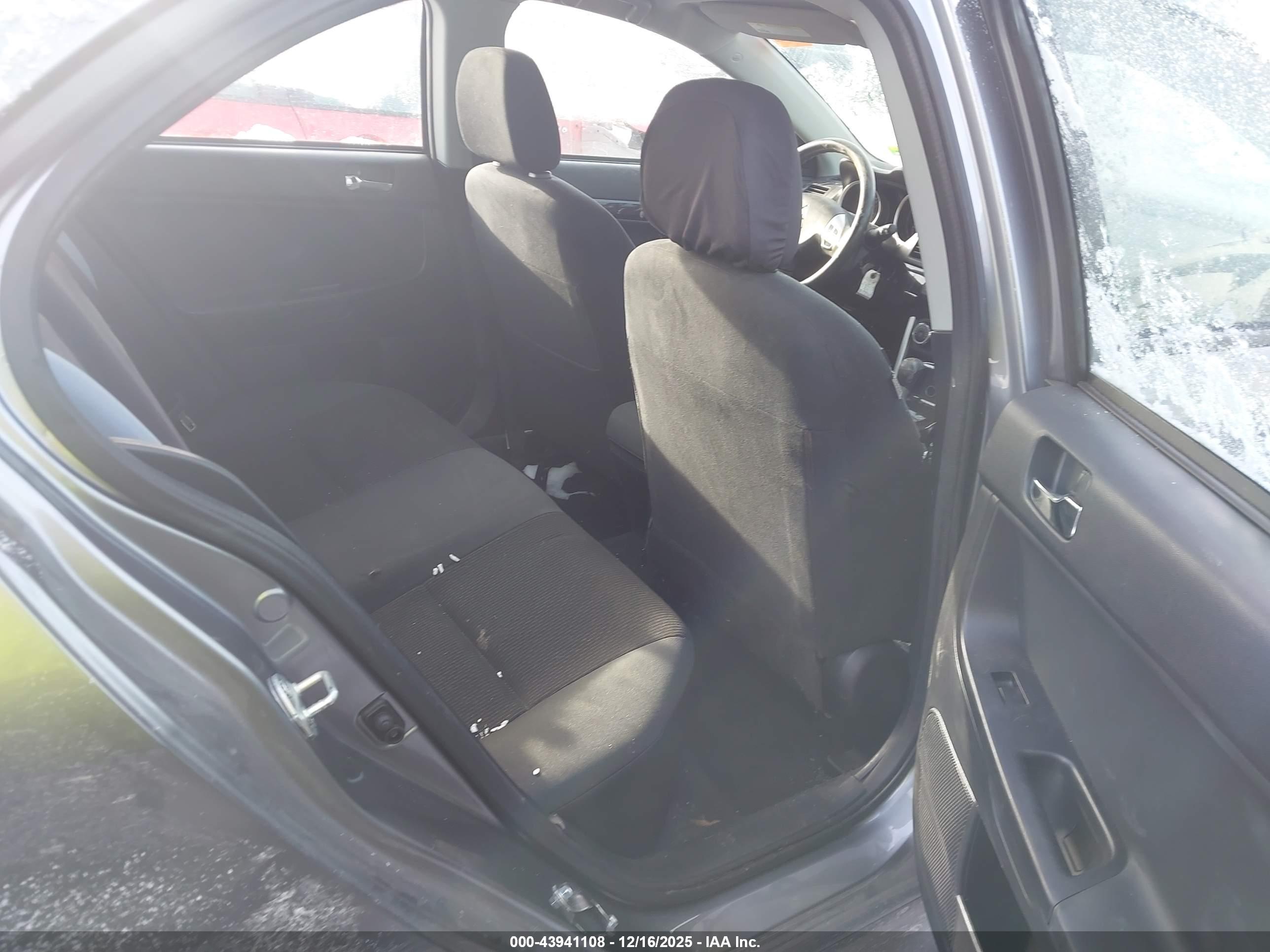 MITSUBISHI LANCER image 8
