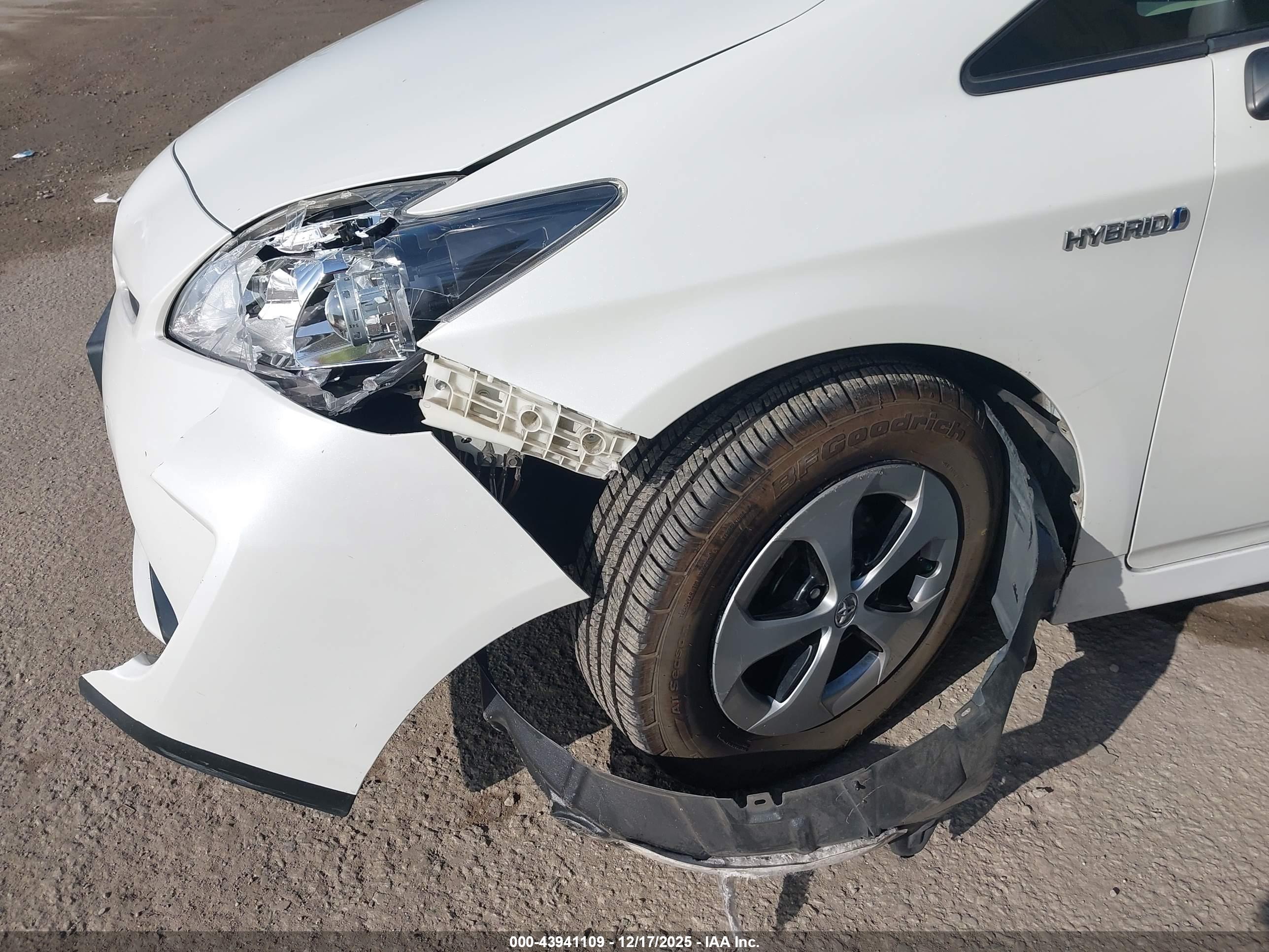 TOYOTA PRIUS image 6