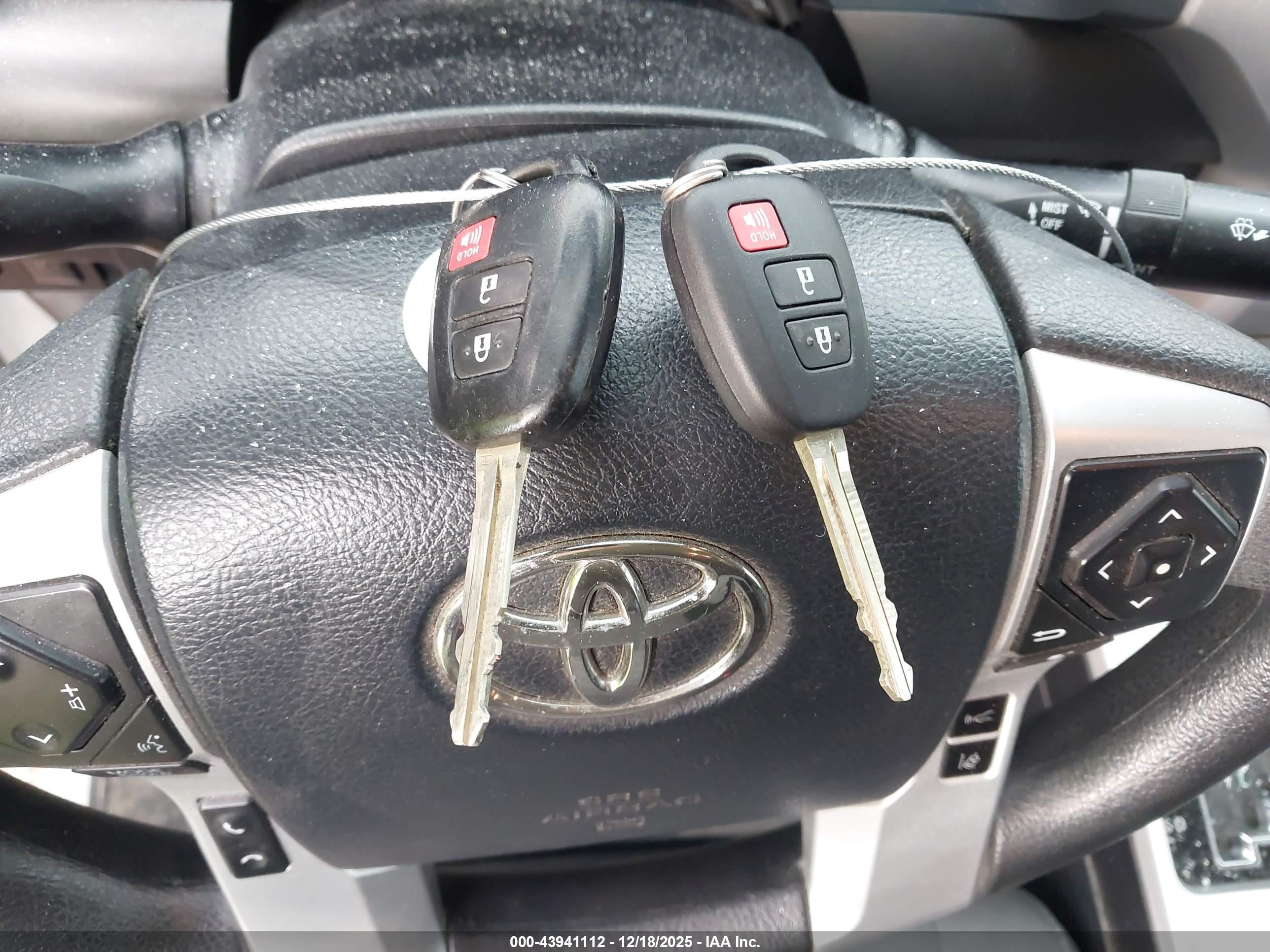 TOYOTA TUNDRA image 11