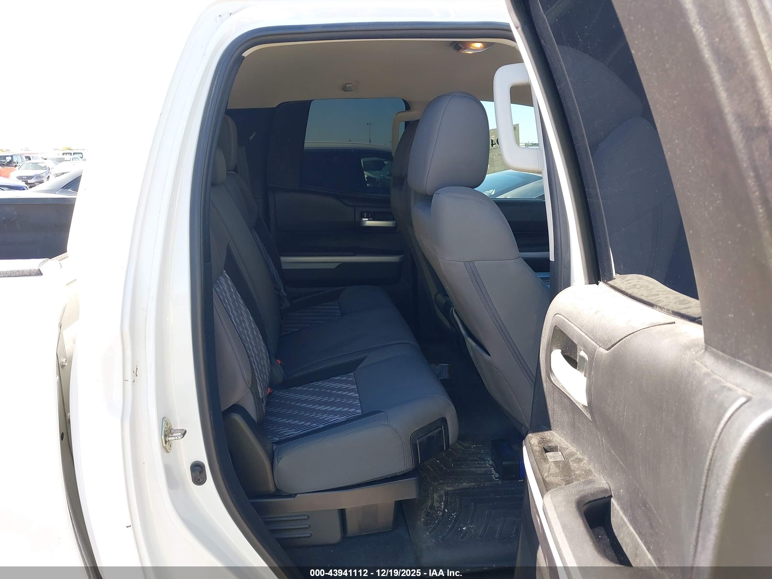 TOYOTA TUNDRA image 8