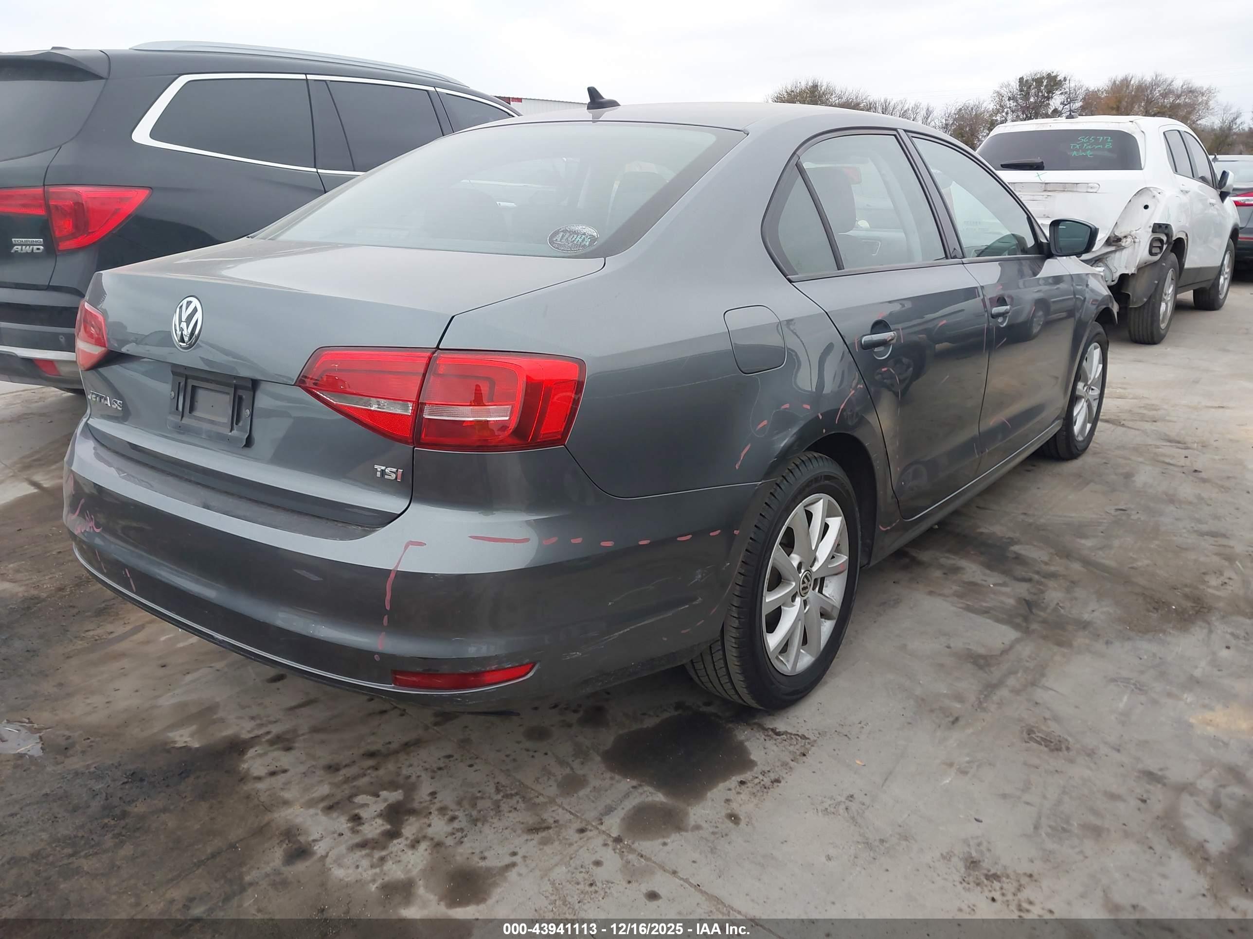 VOLKSWAGEN JETTA image 4