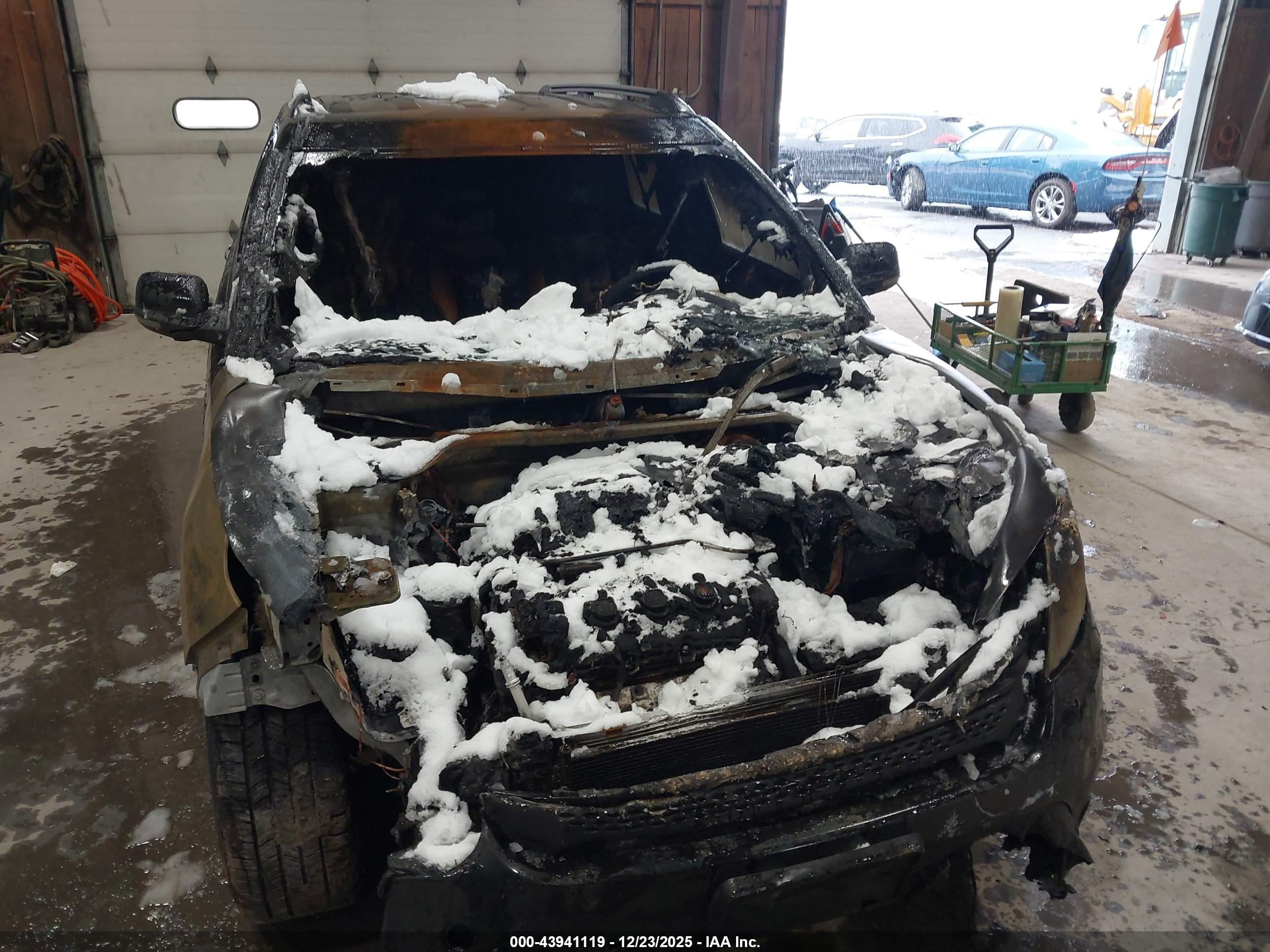 FORD EXPLORER image 6