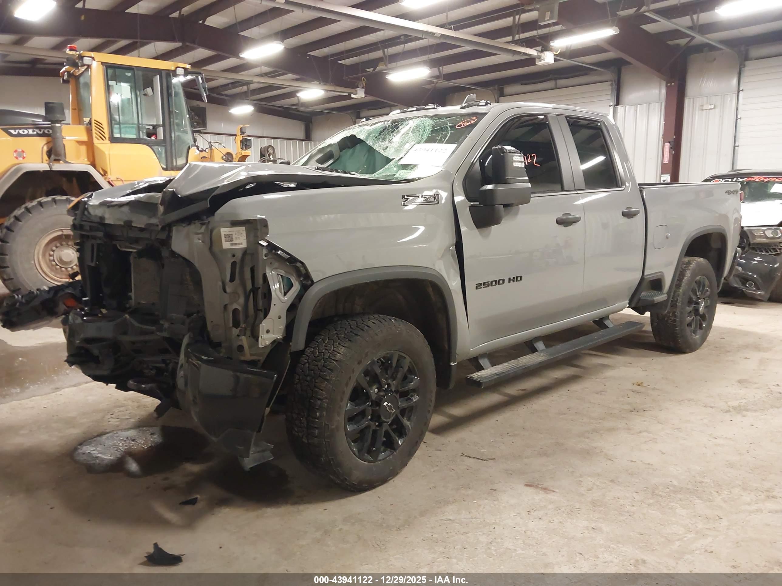 CHEVROLET SILVERADO image 2