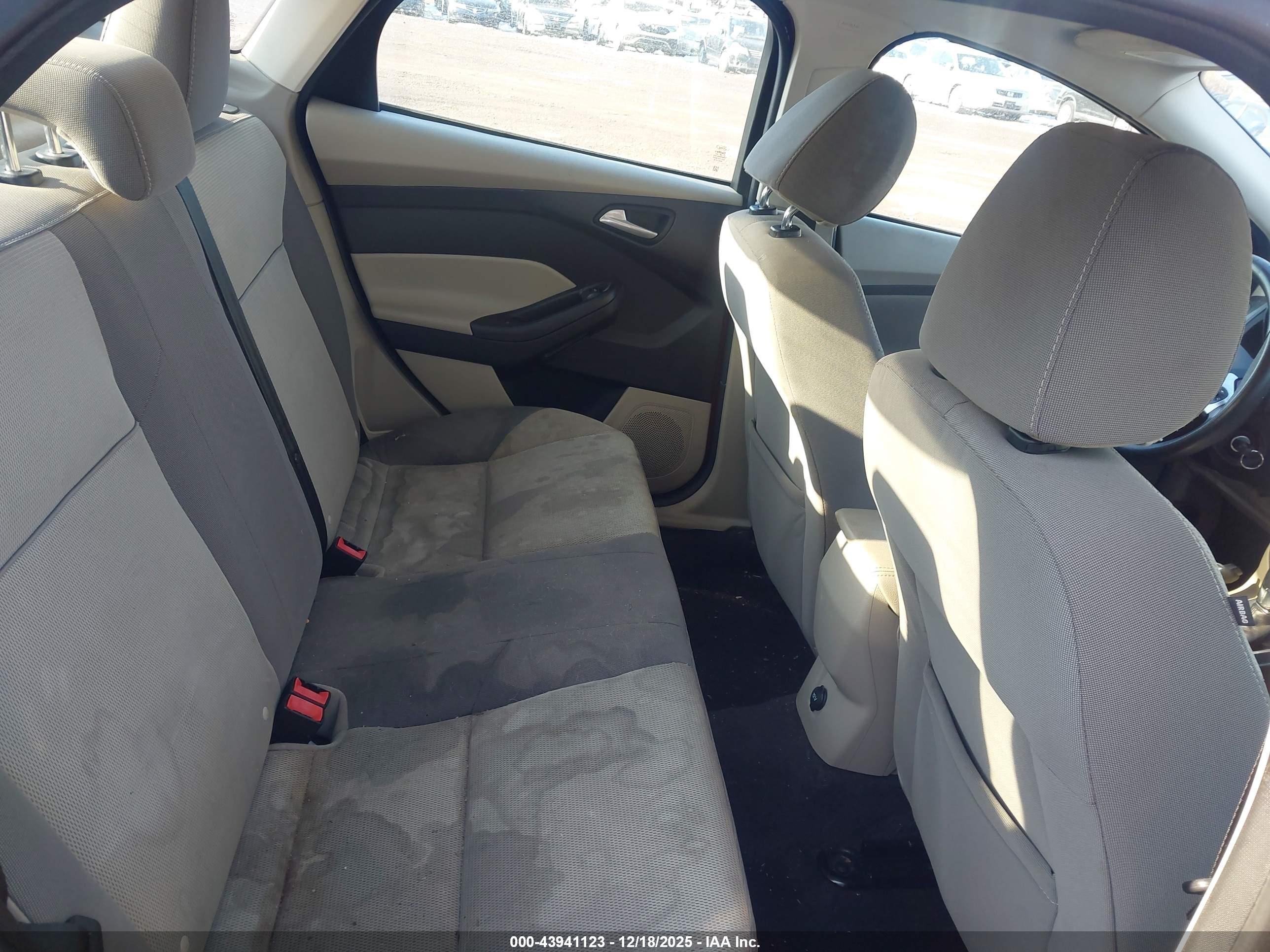 FORD FOCUS image 8