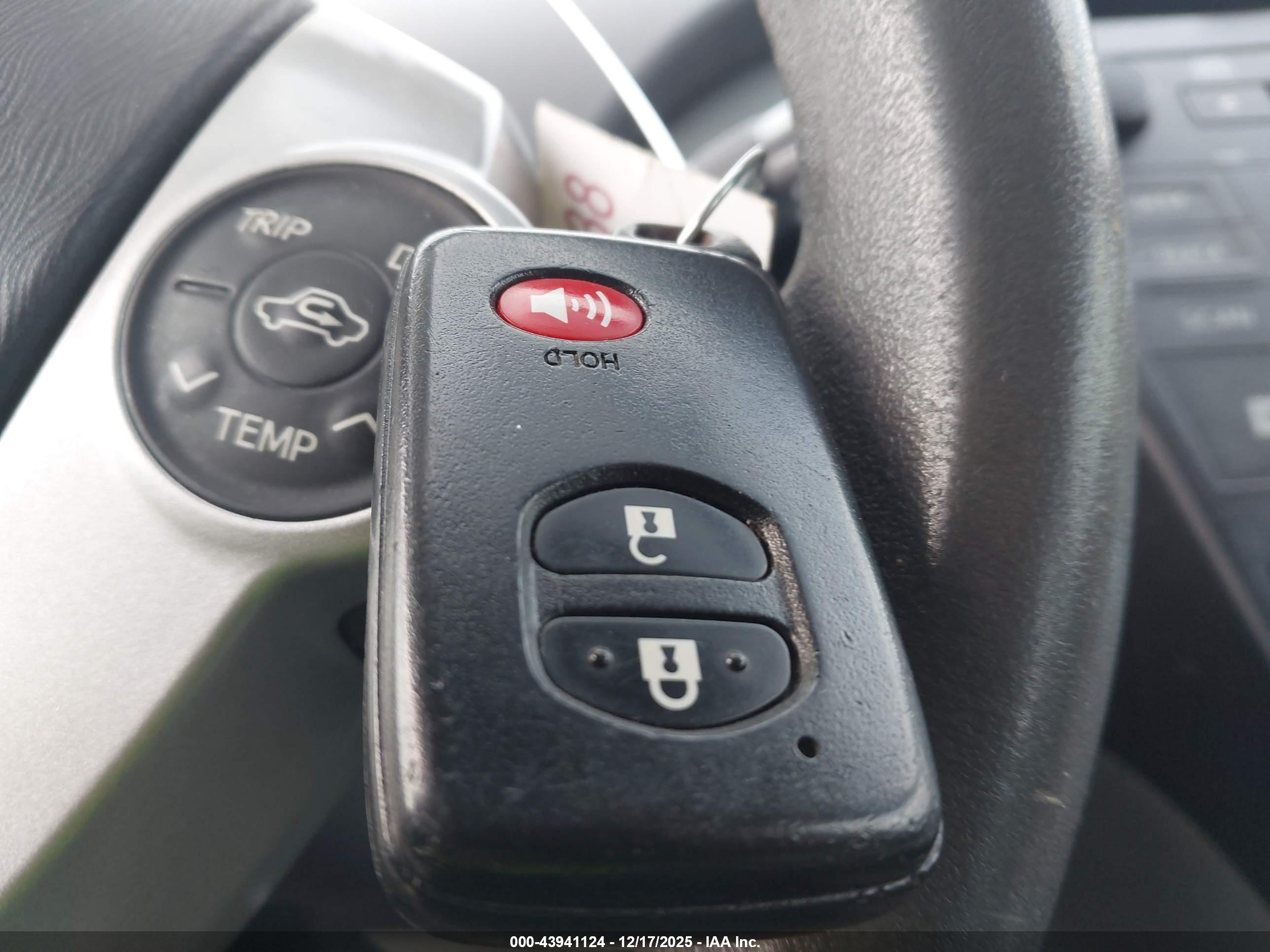 TOYOTA PRIUS image 11