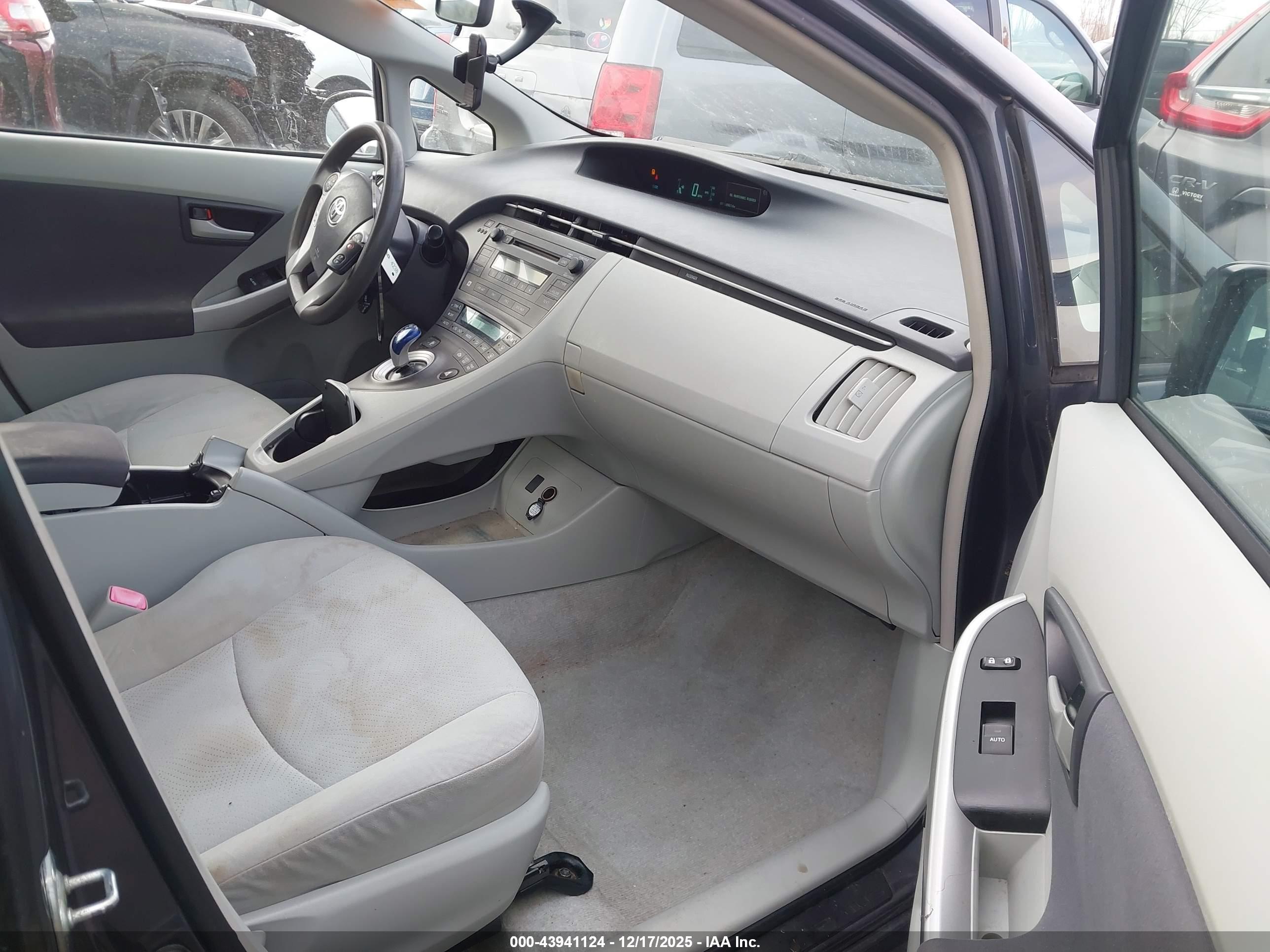 TOYOTA PRIUS image 5