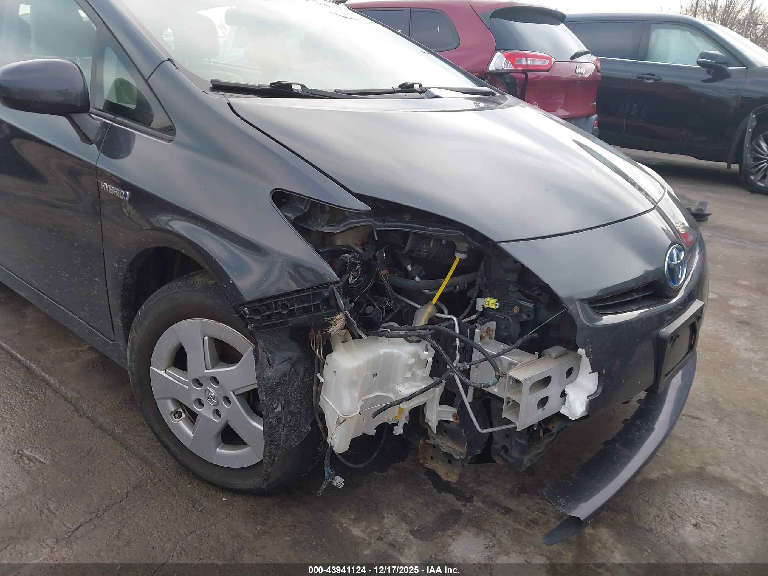 TOYOTA PRIUS image 6