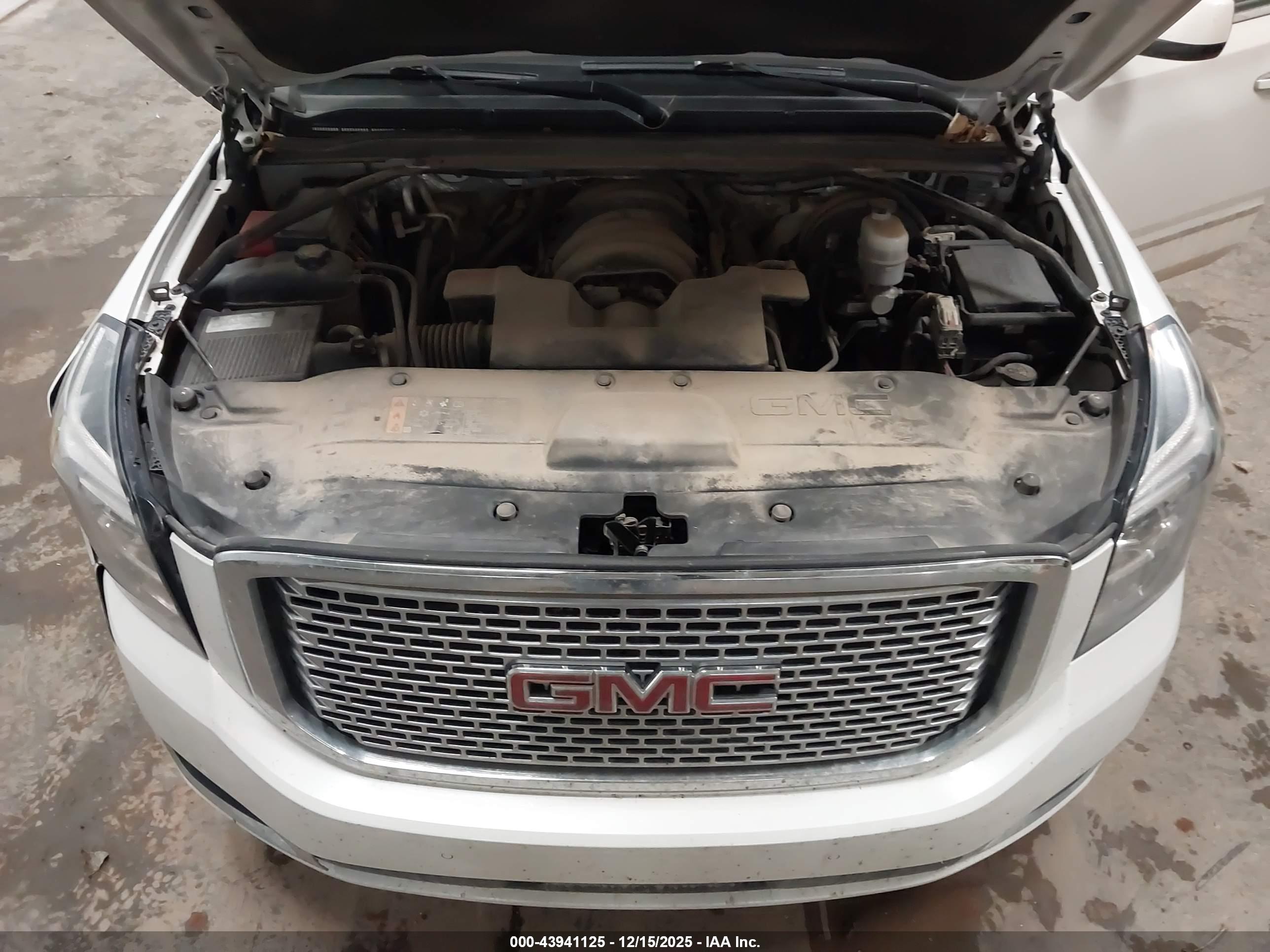 GMC YUKON image 10