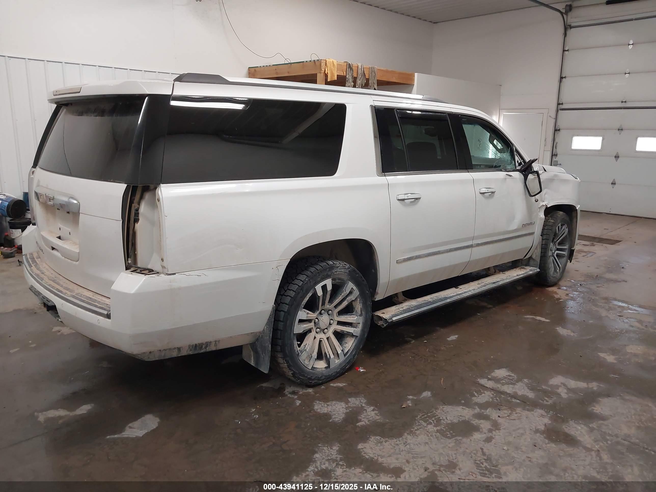 GMC YUKON image 4