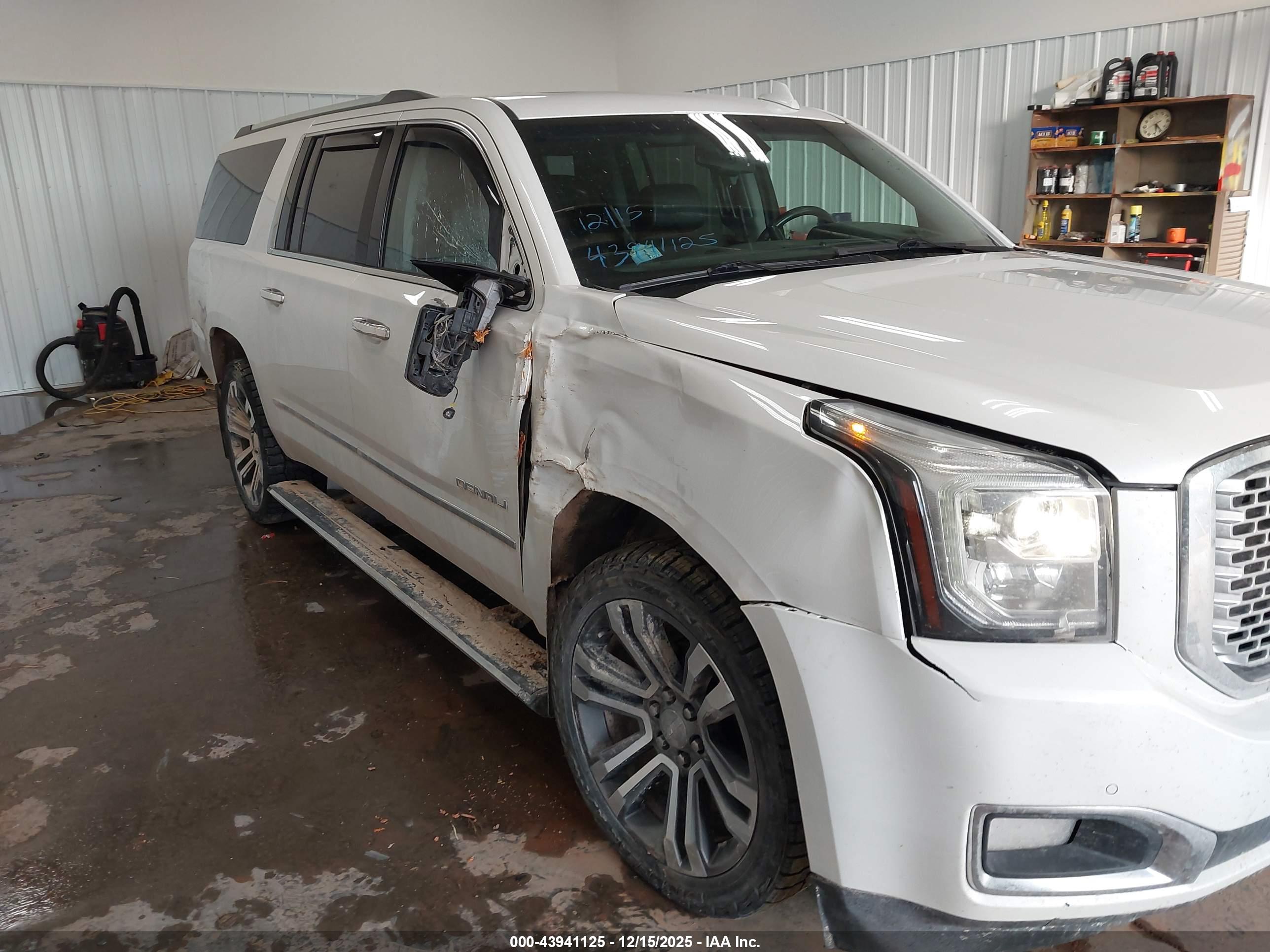 GMC YUKON image 6