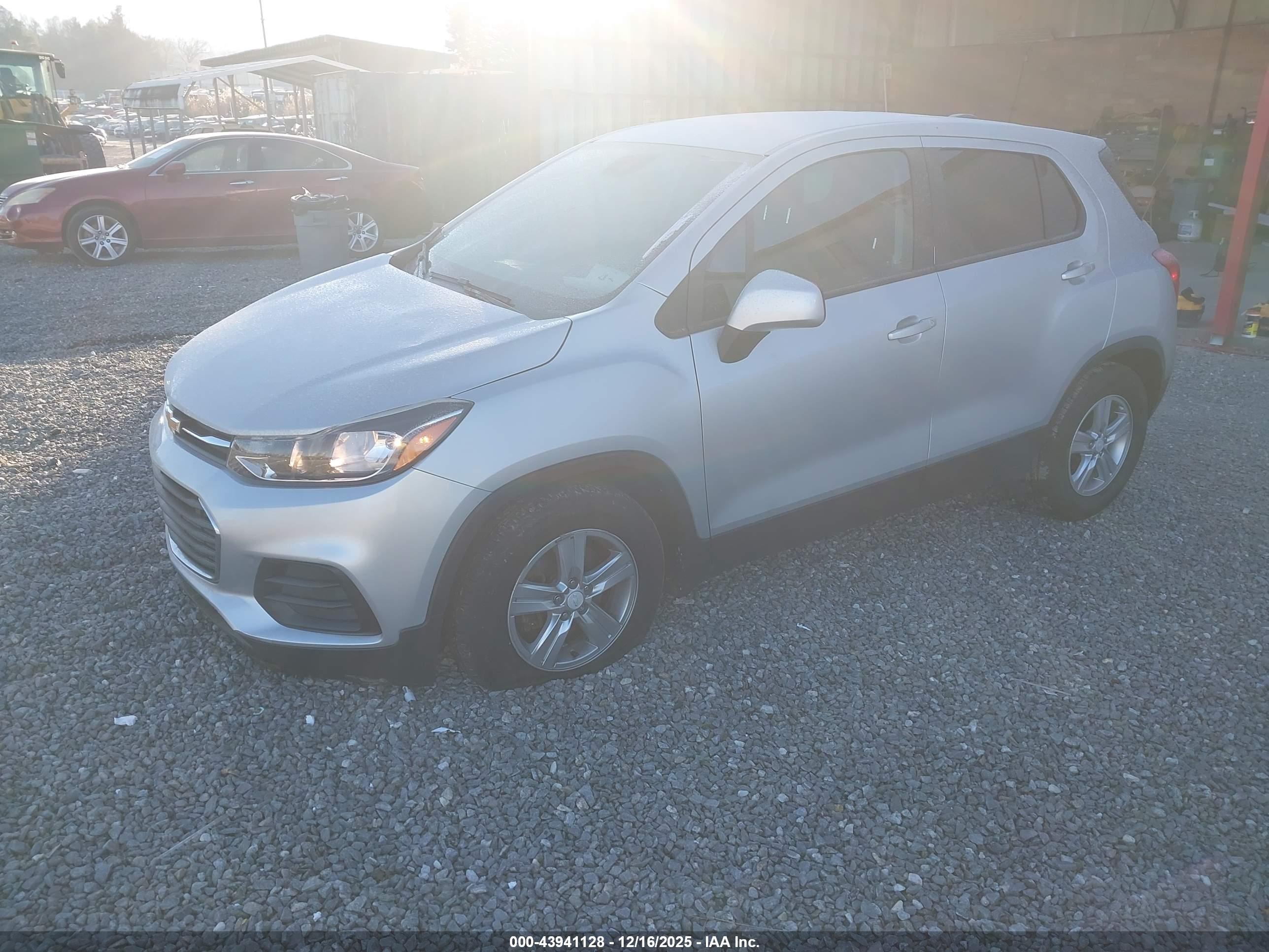 CHEVROLET TRAX image 2