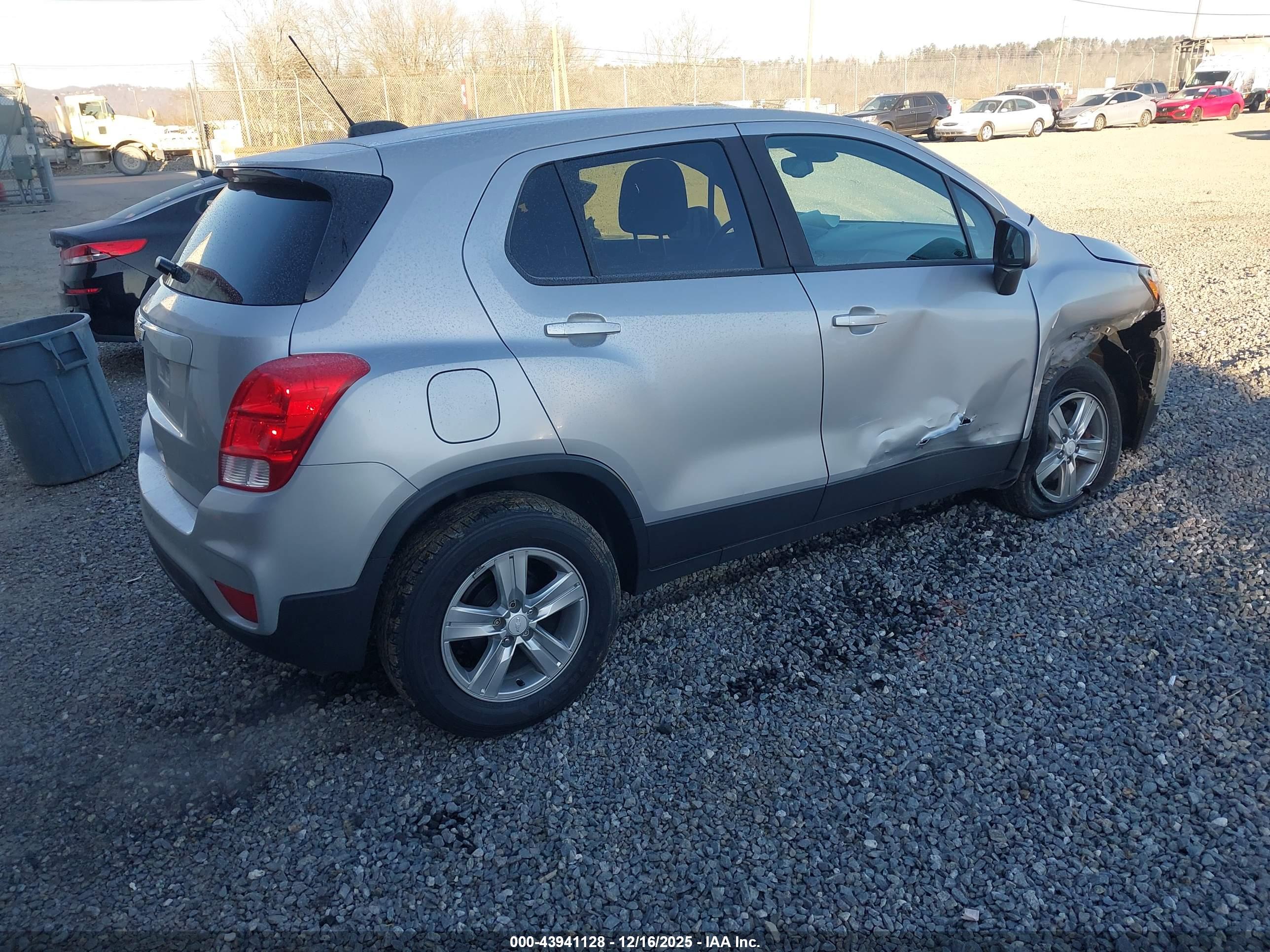 CHEVROLET TRAX image 4