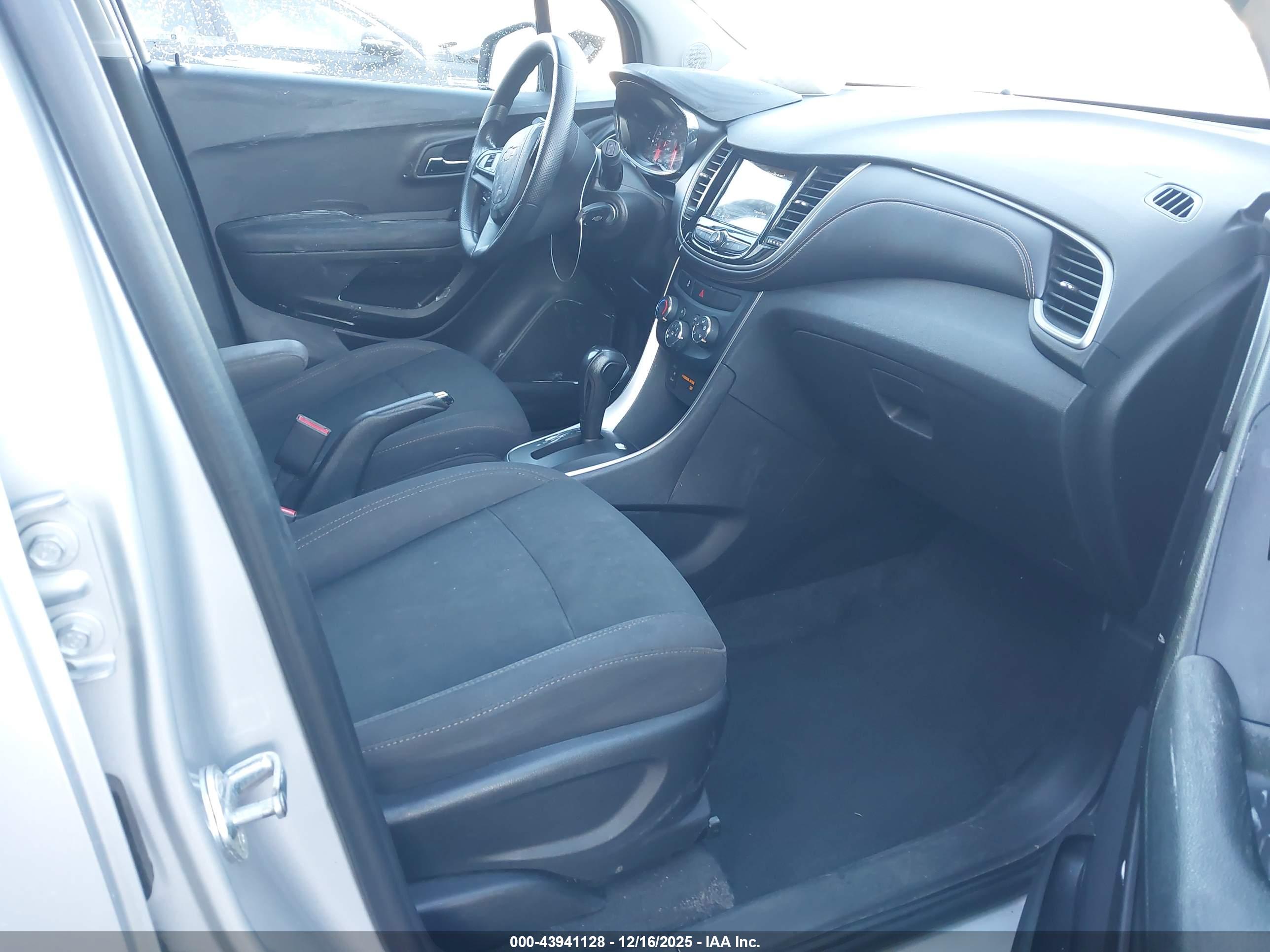 CHEVROLET TRAX image 5