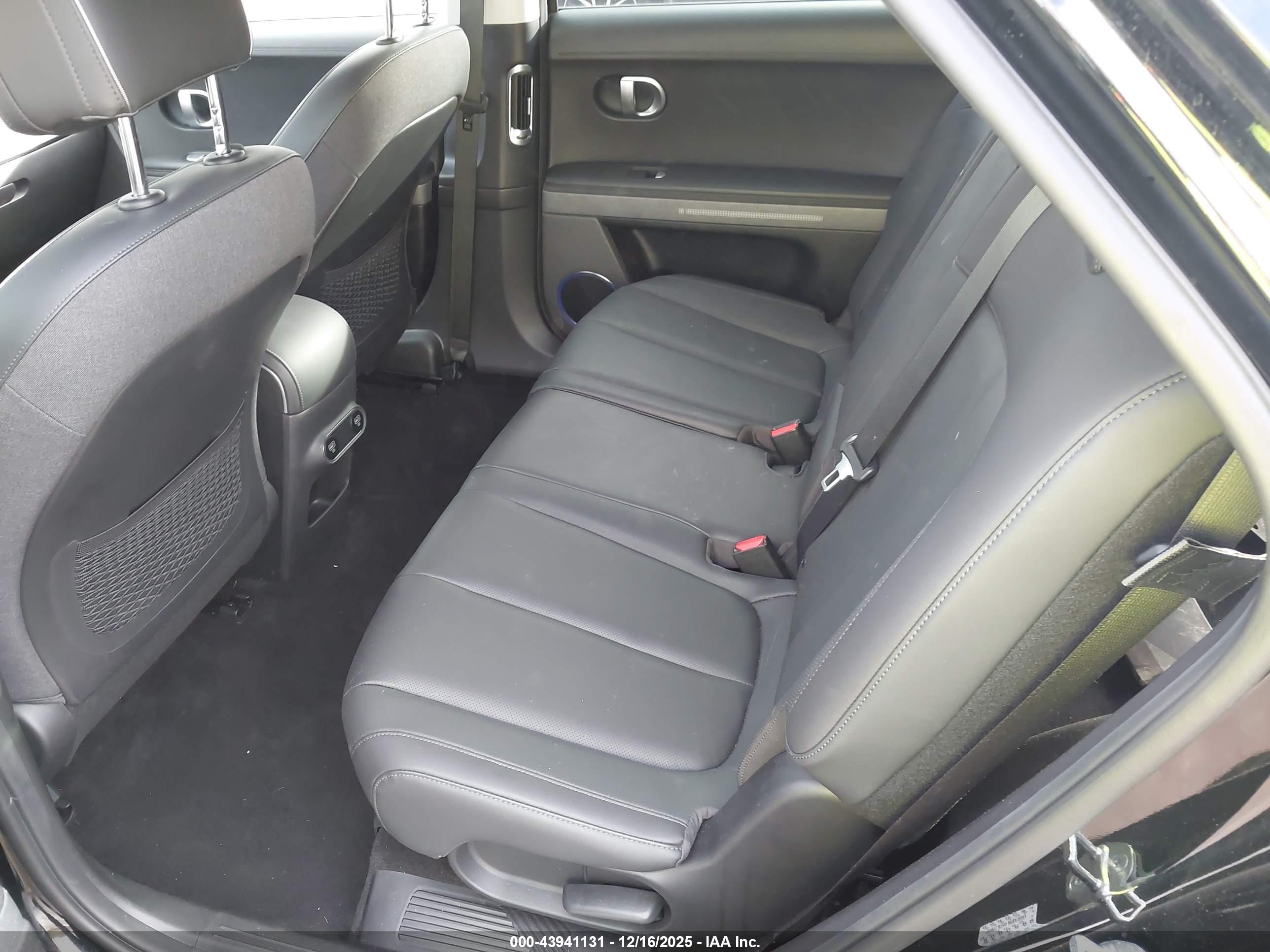 HYUNDAI IONIQ image 8