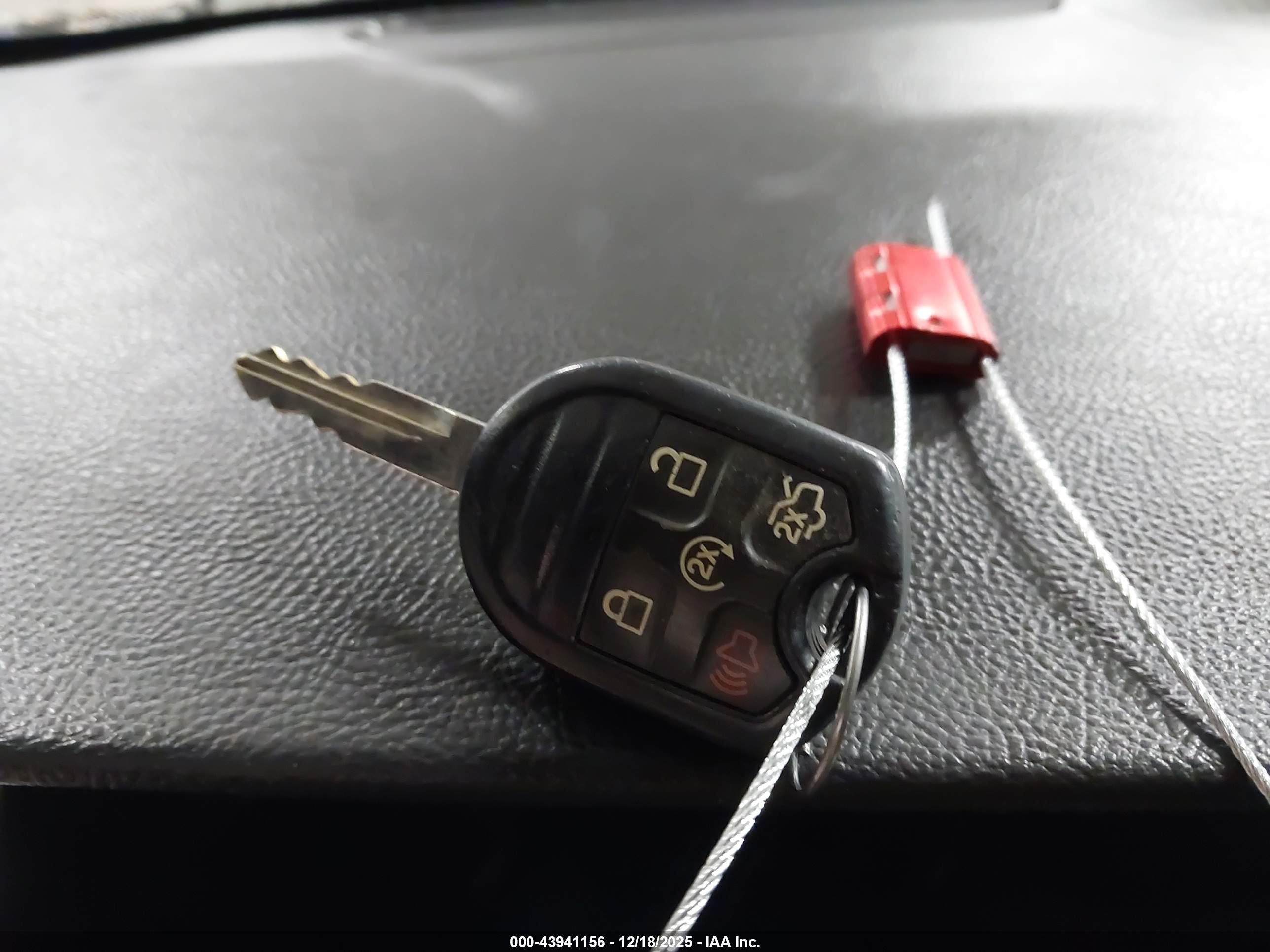 FORD TAURUS image 11