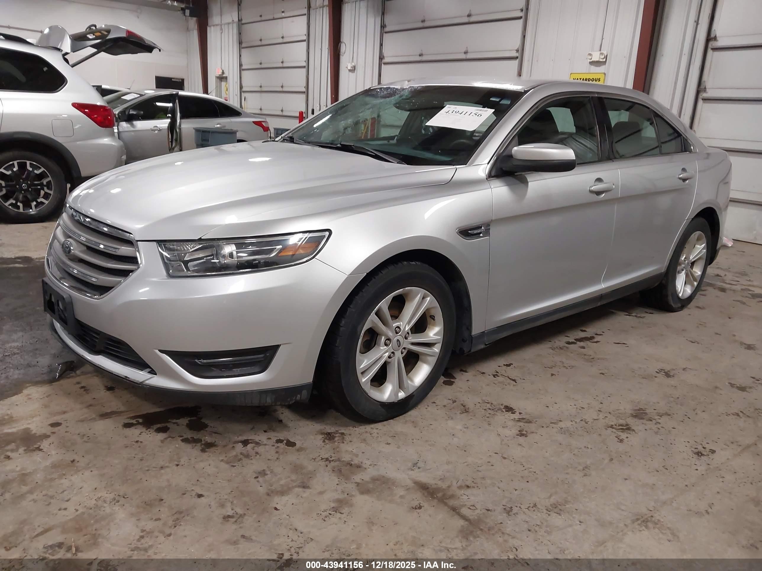 FORD TAURUS image 2