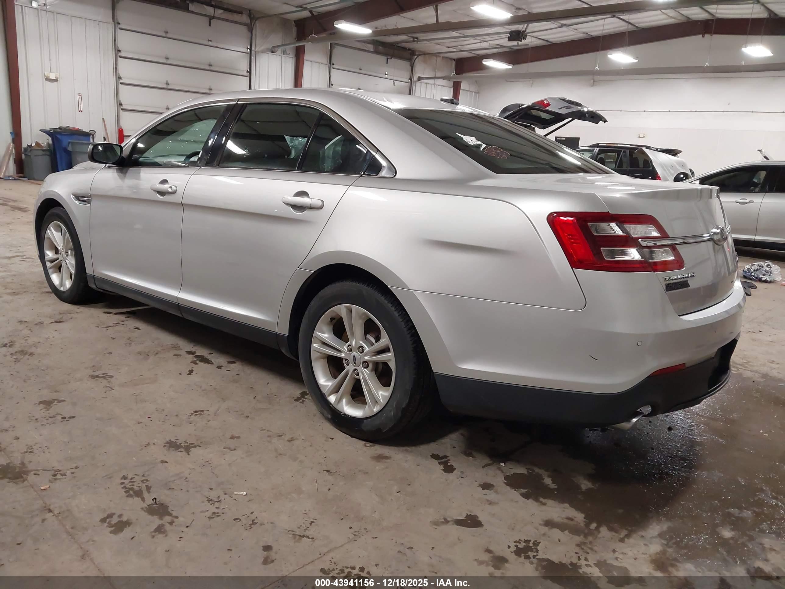 FORD TAURUS image 3