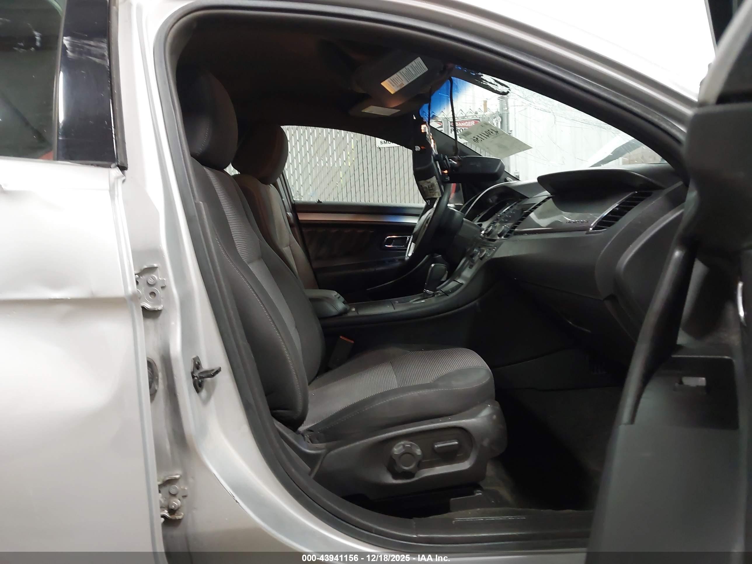 FORD TAURUS image 5