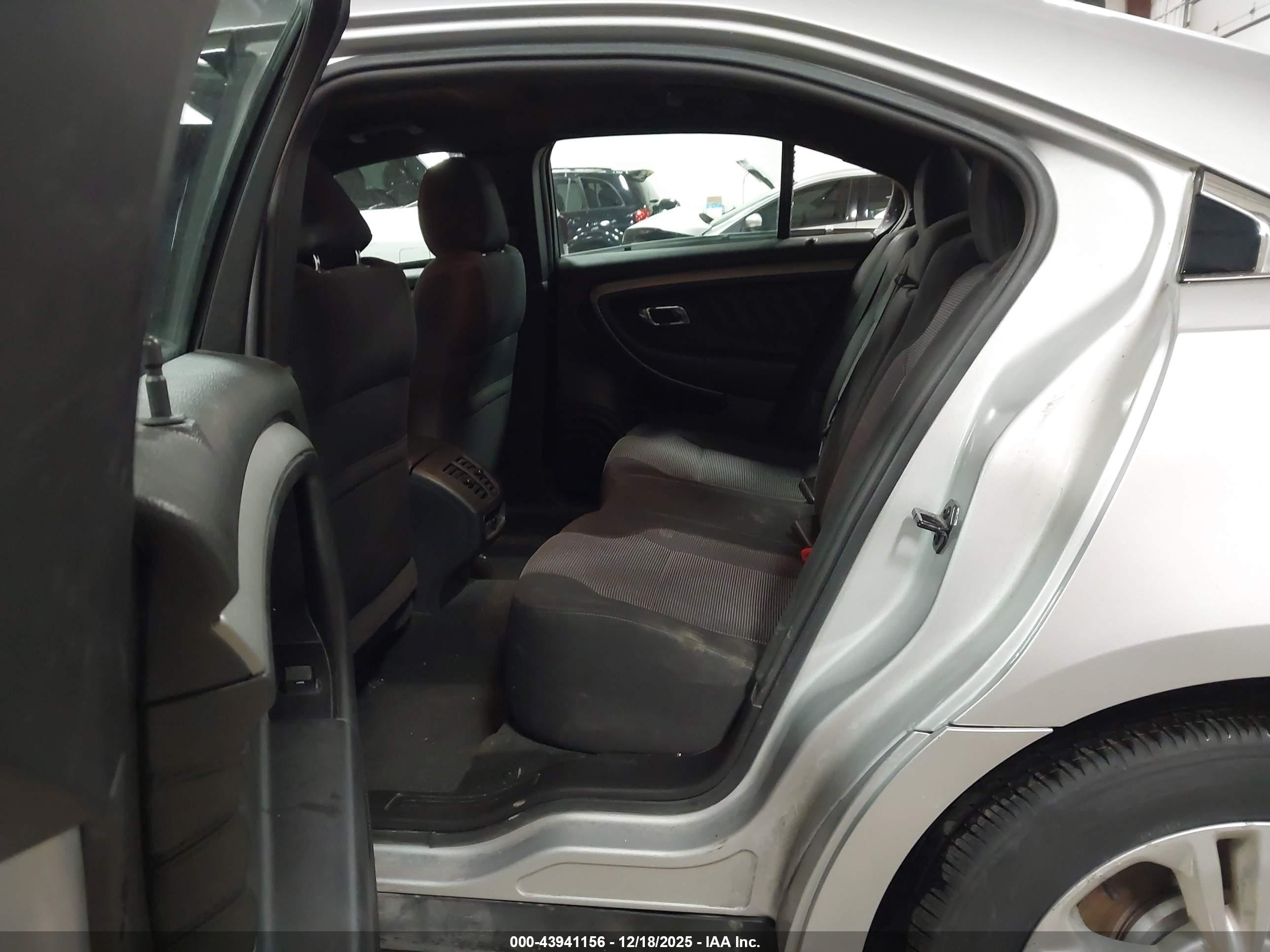 FORD TAURUS image 8