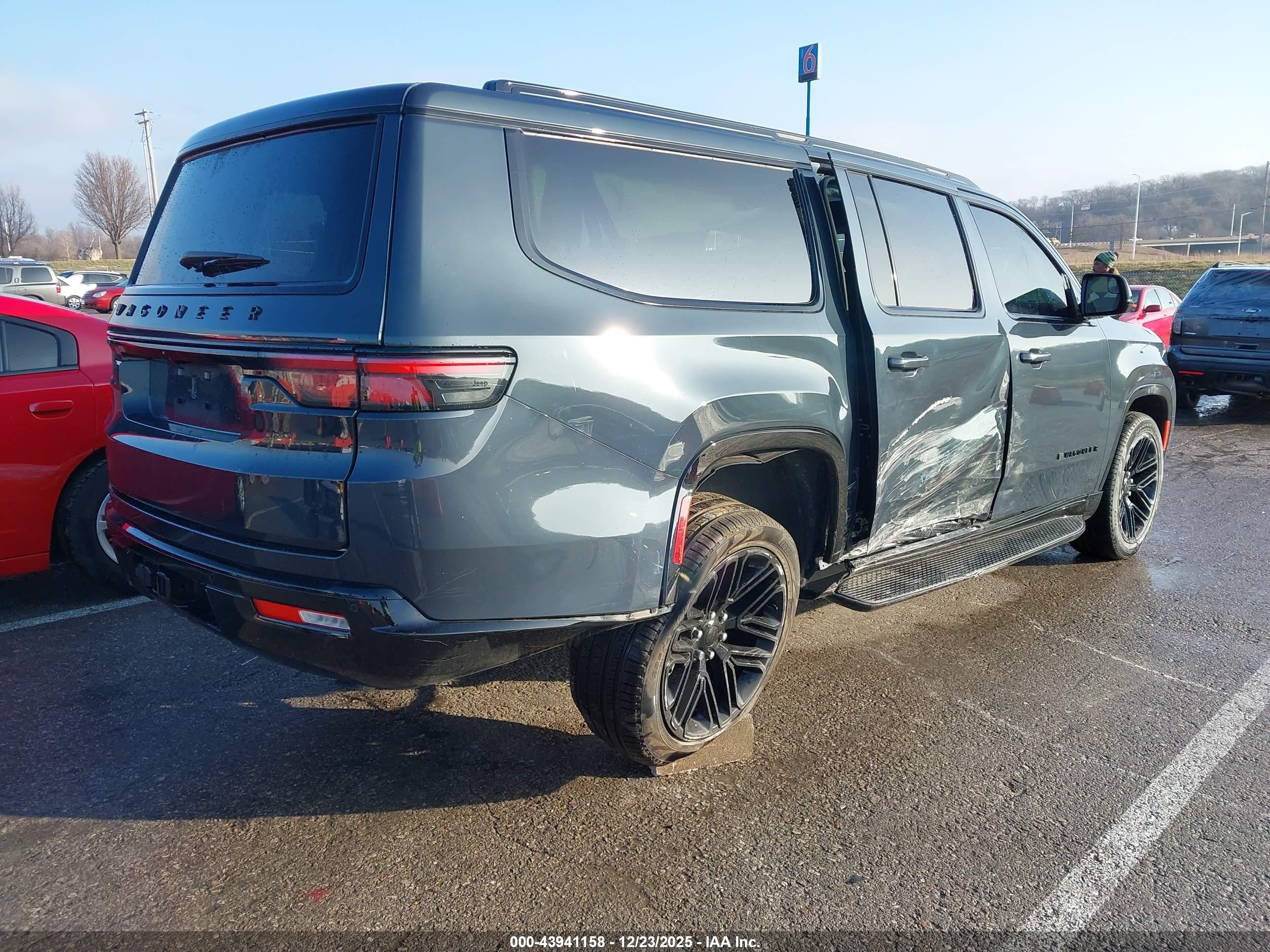 JEEP WAGONEER image 4