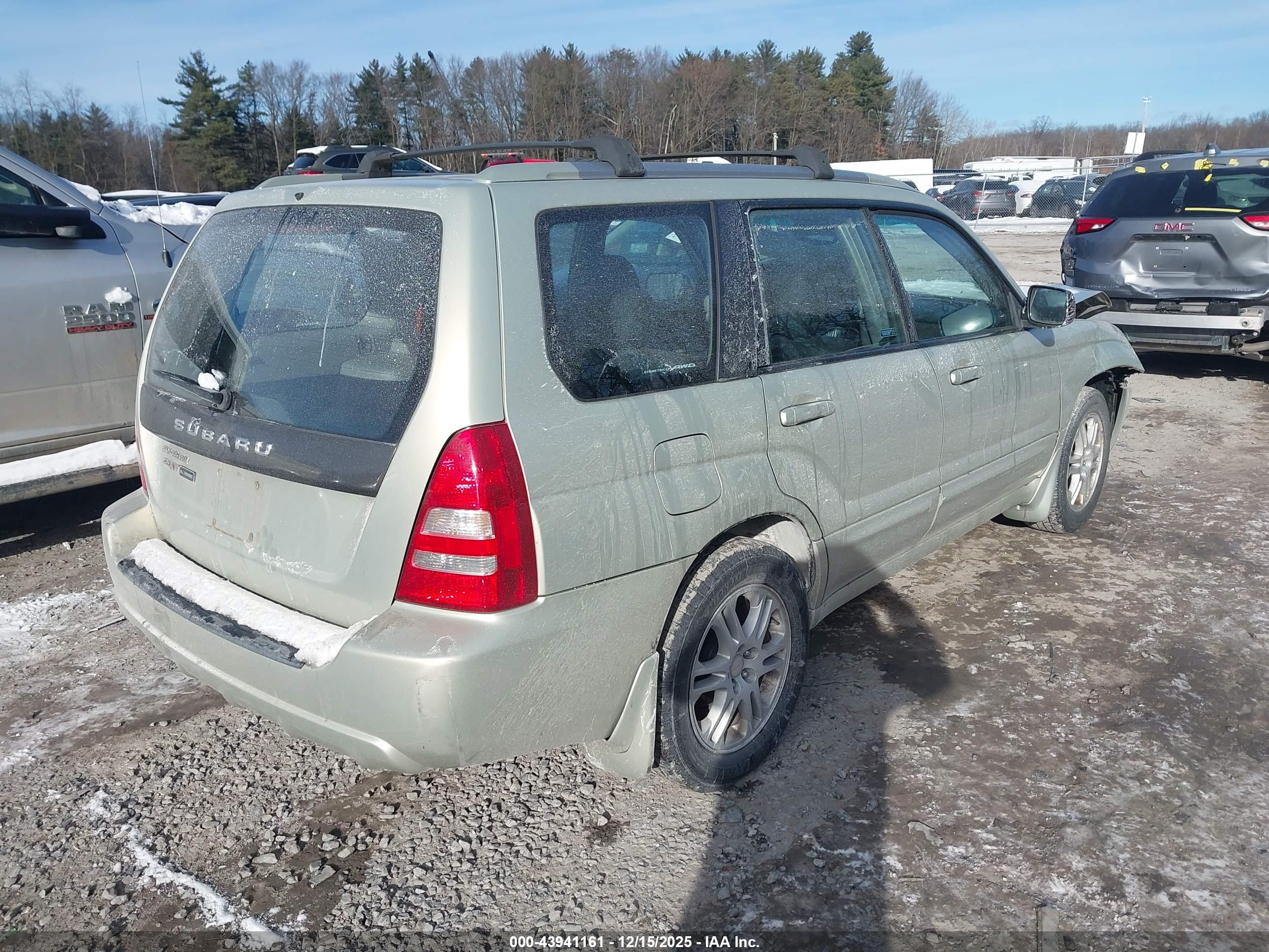 SUBARU FORESTER image 4