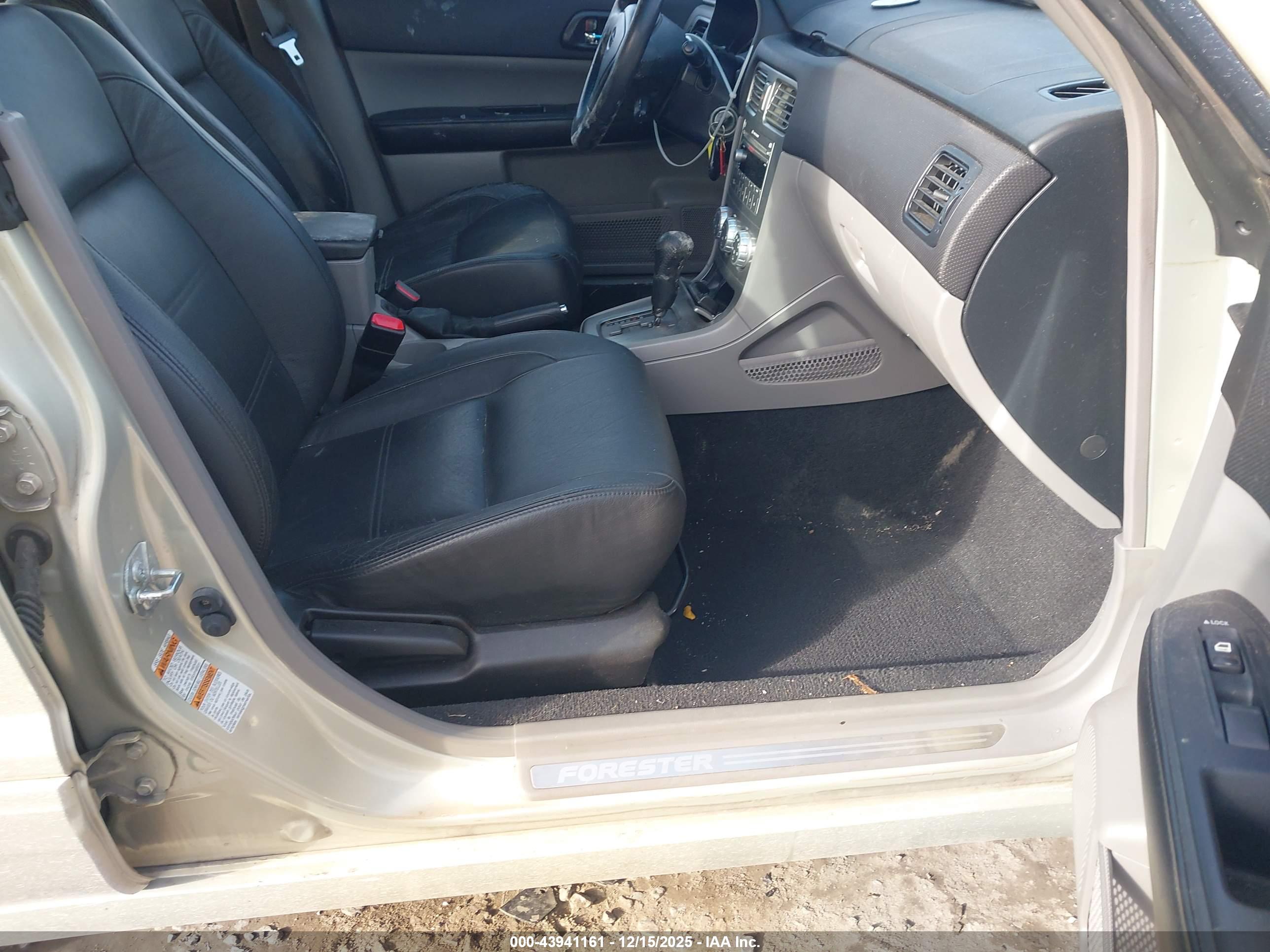 SUBARU FORESTER image 5