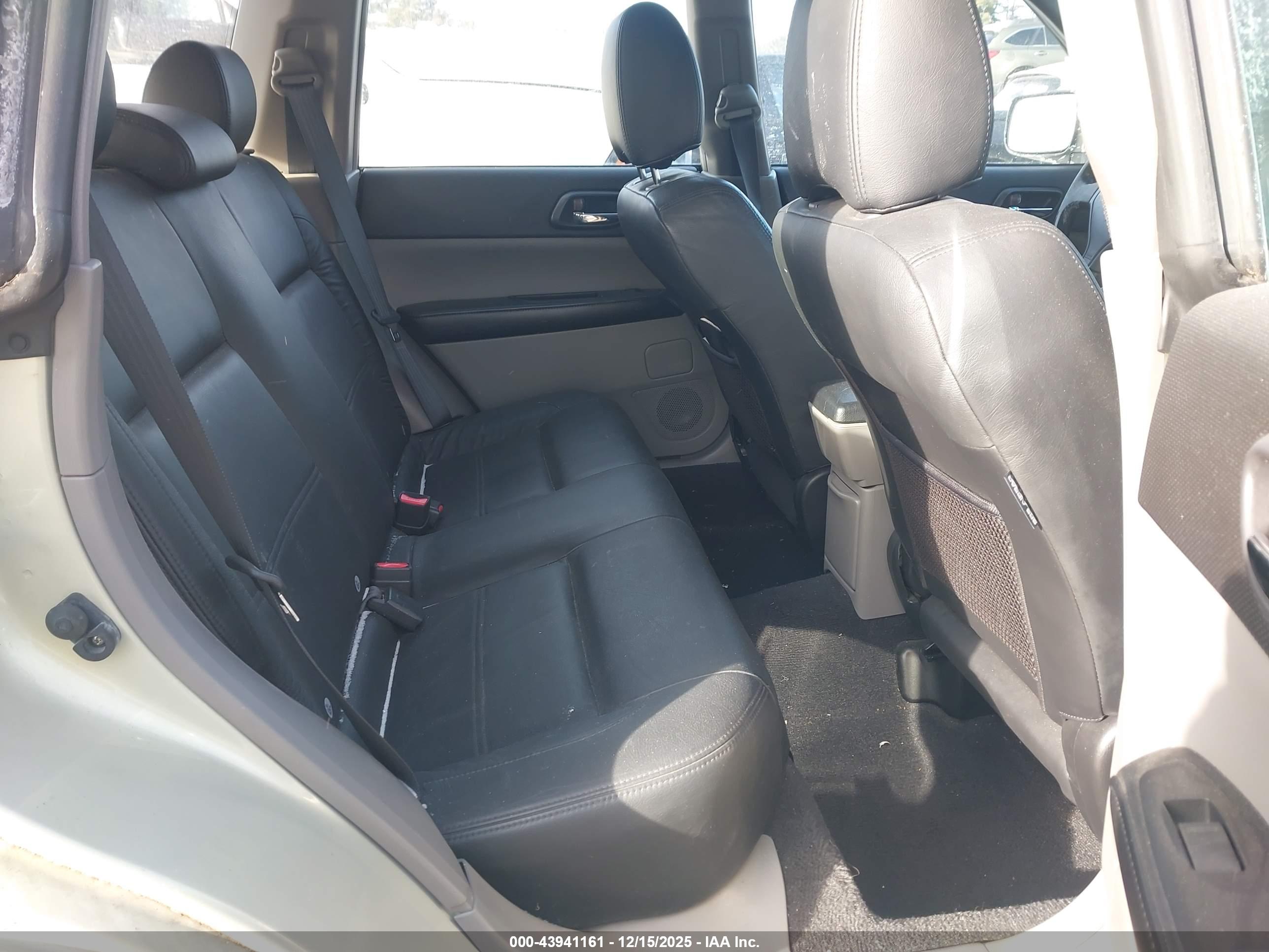 SUBARU FORESTER image 8
