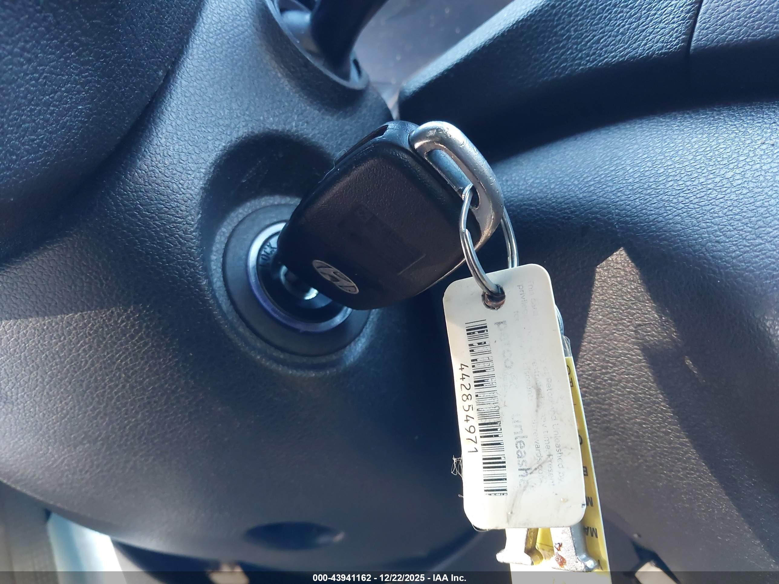HYUNDAI TUCSON image 11