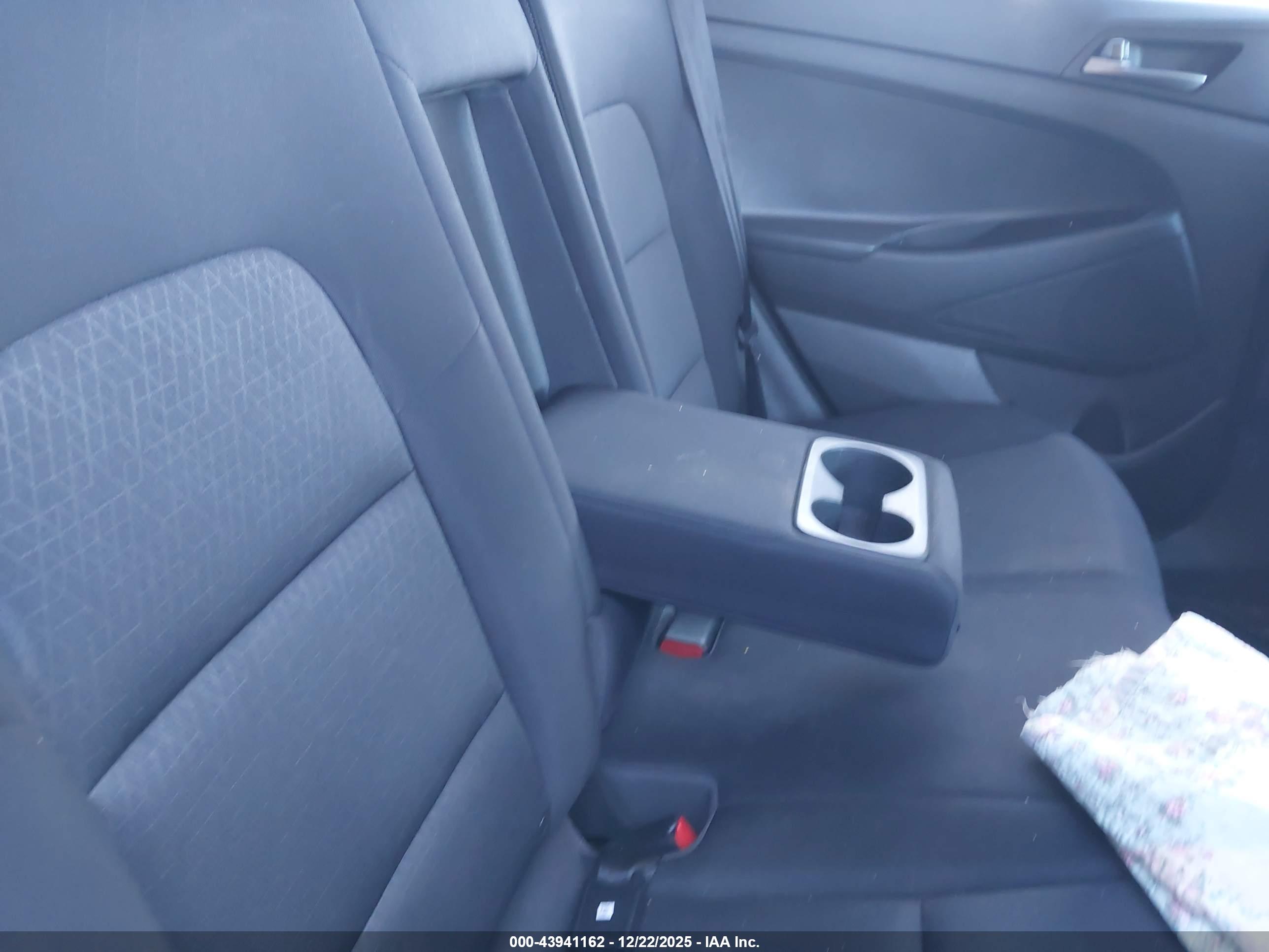 HYUNDAI TUCSON image 8