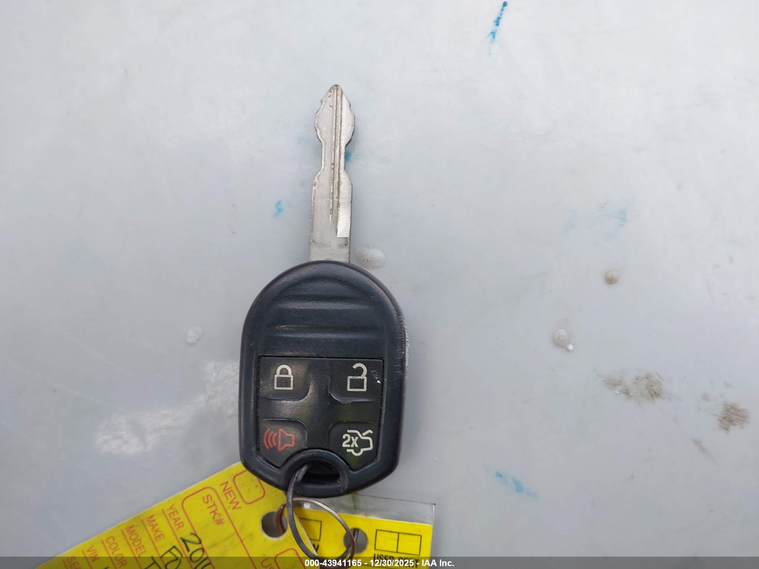 FORD TAURUS image 11