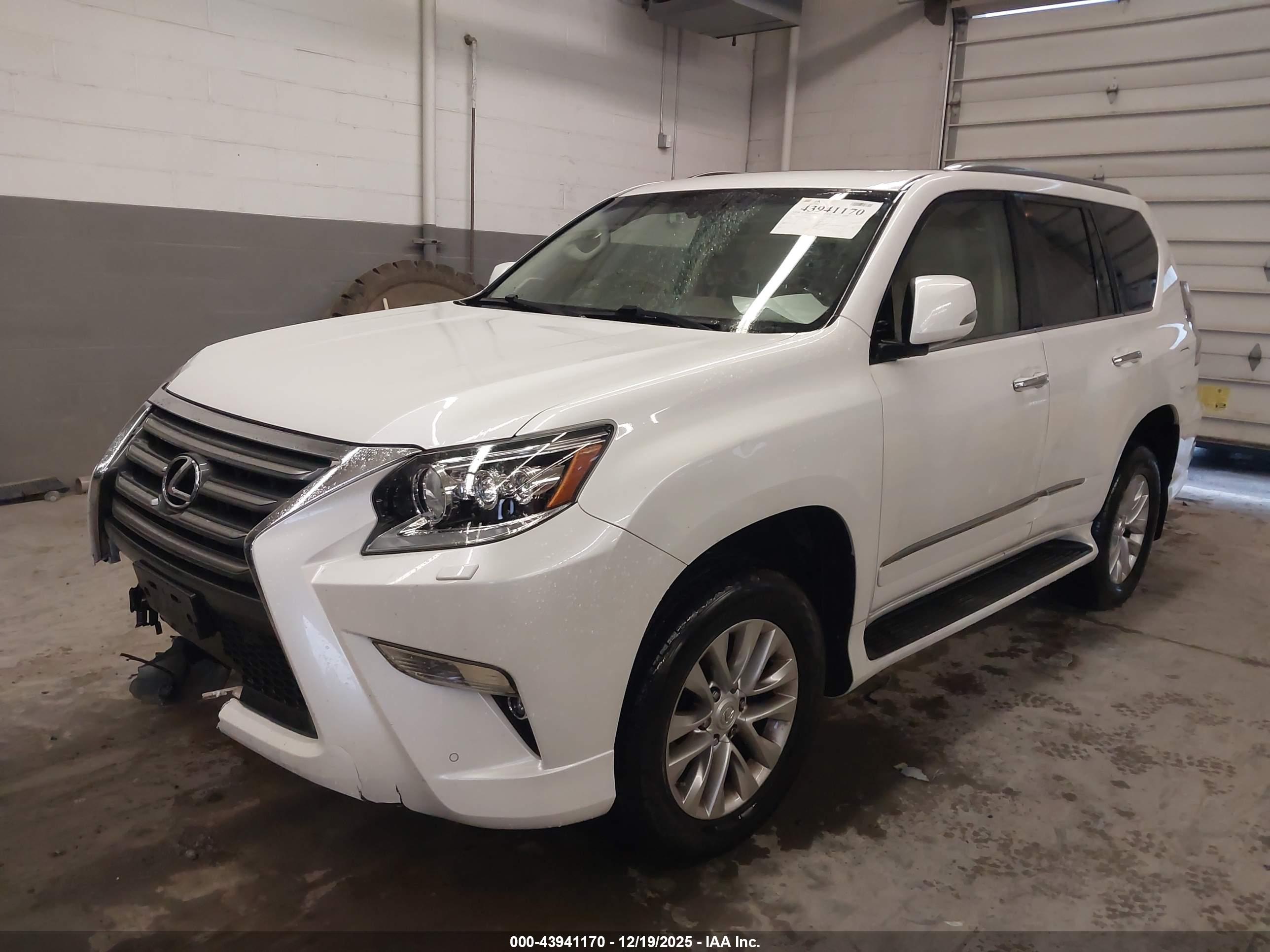 LEXUS GX image 2