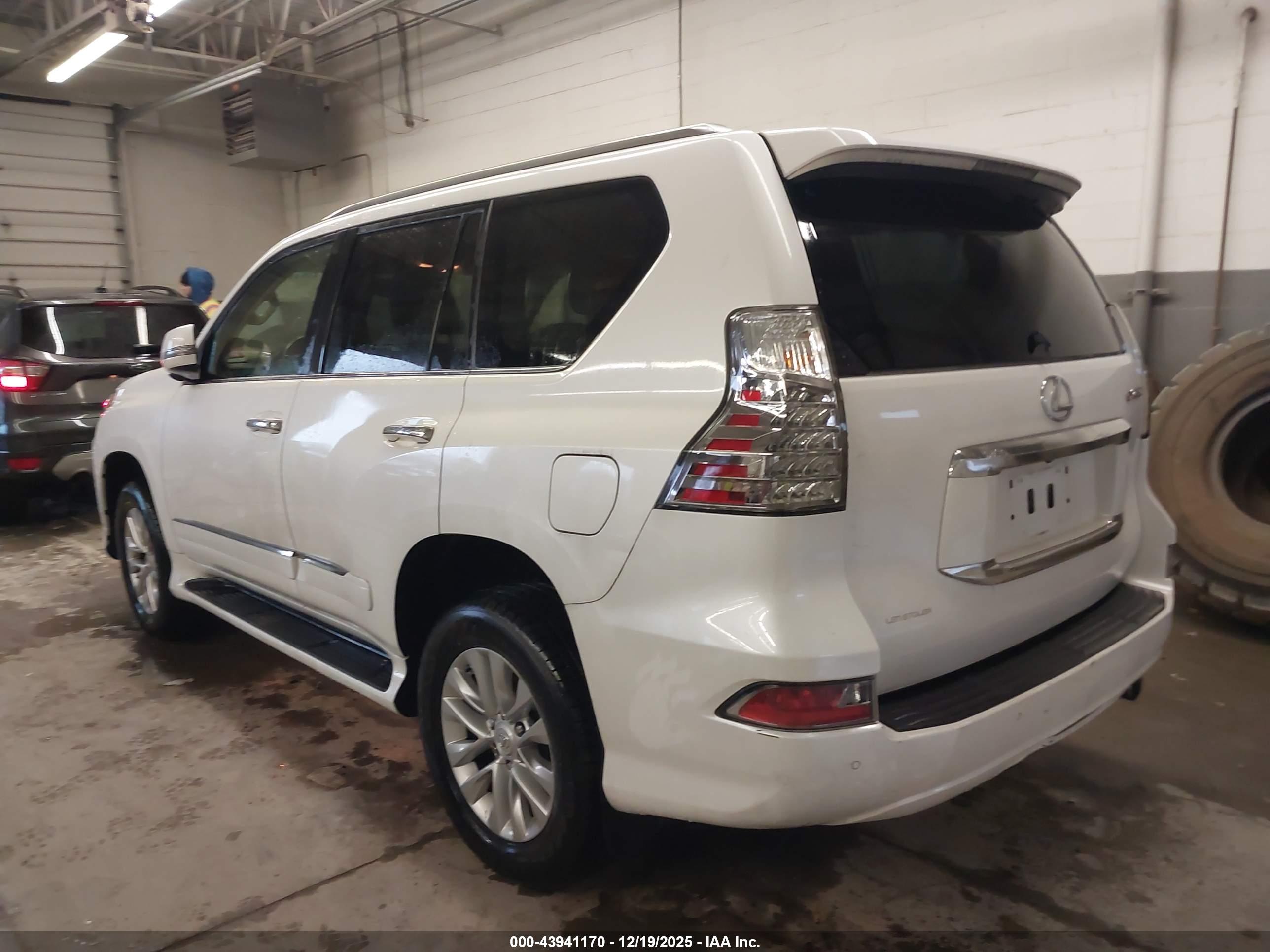 LEXUS GX image 3