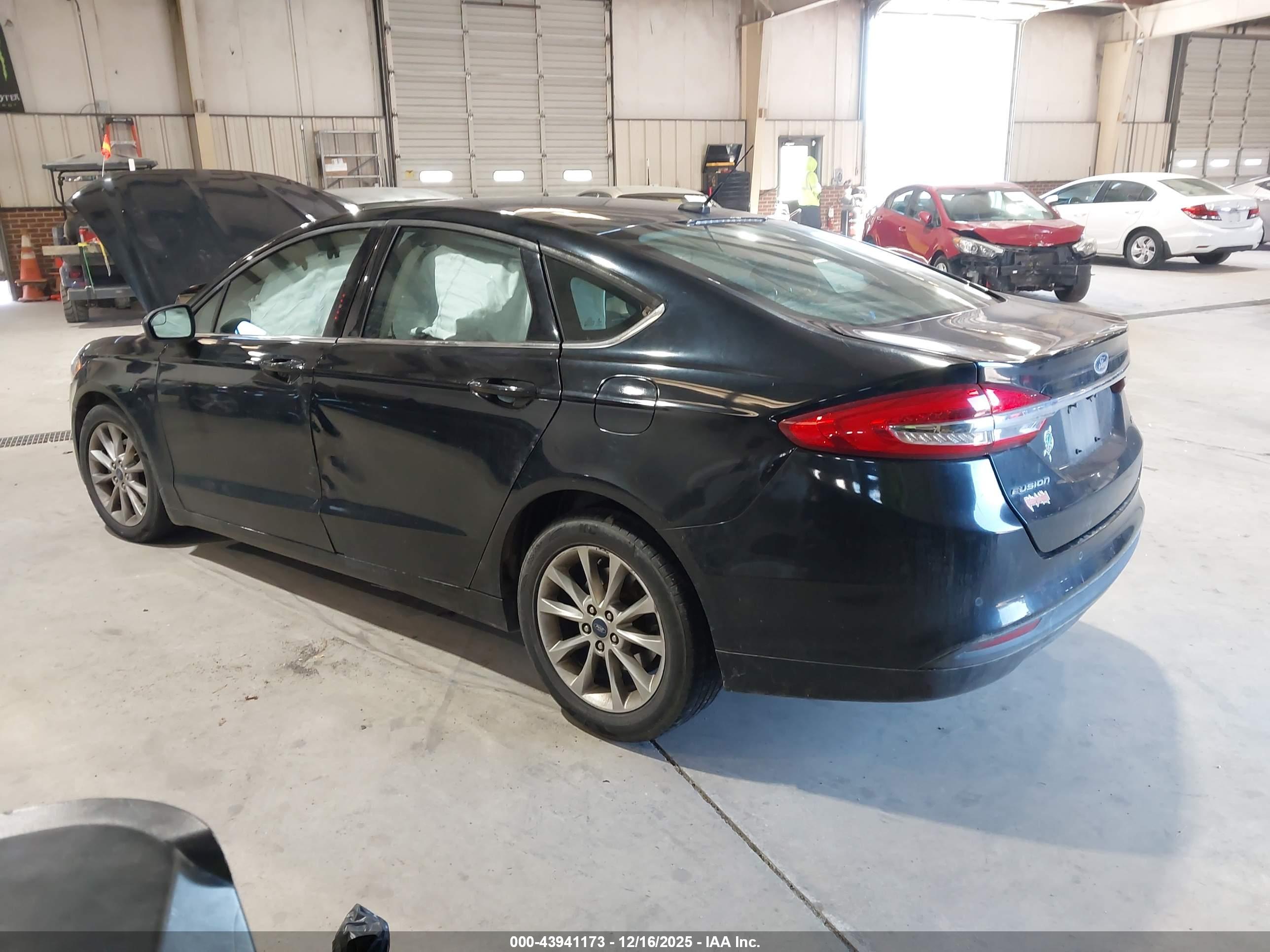 FORD FUSION image 3