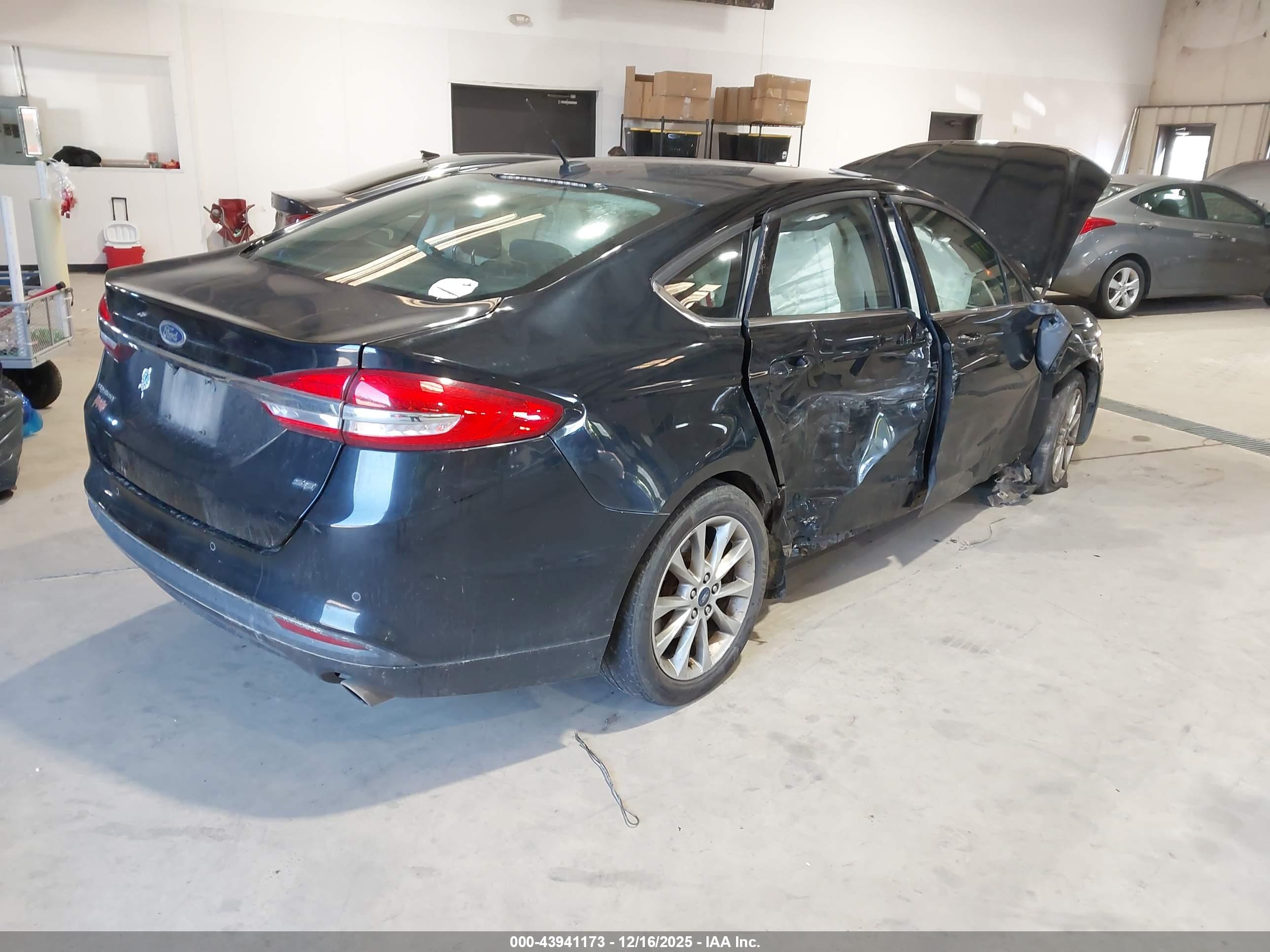 FORD FUSION image 4