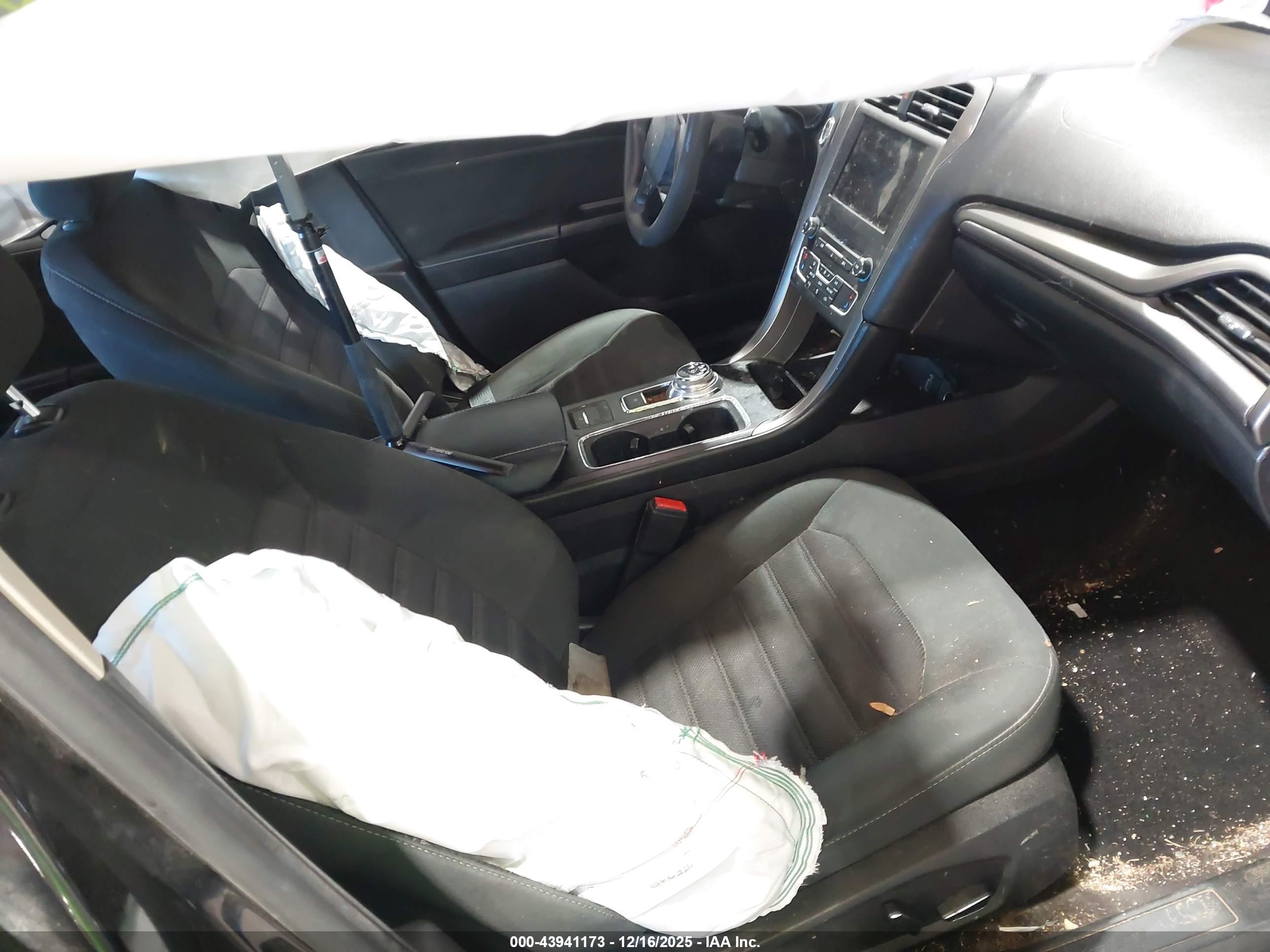 FORD FUSION image 5