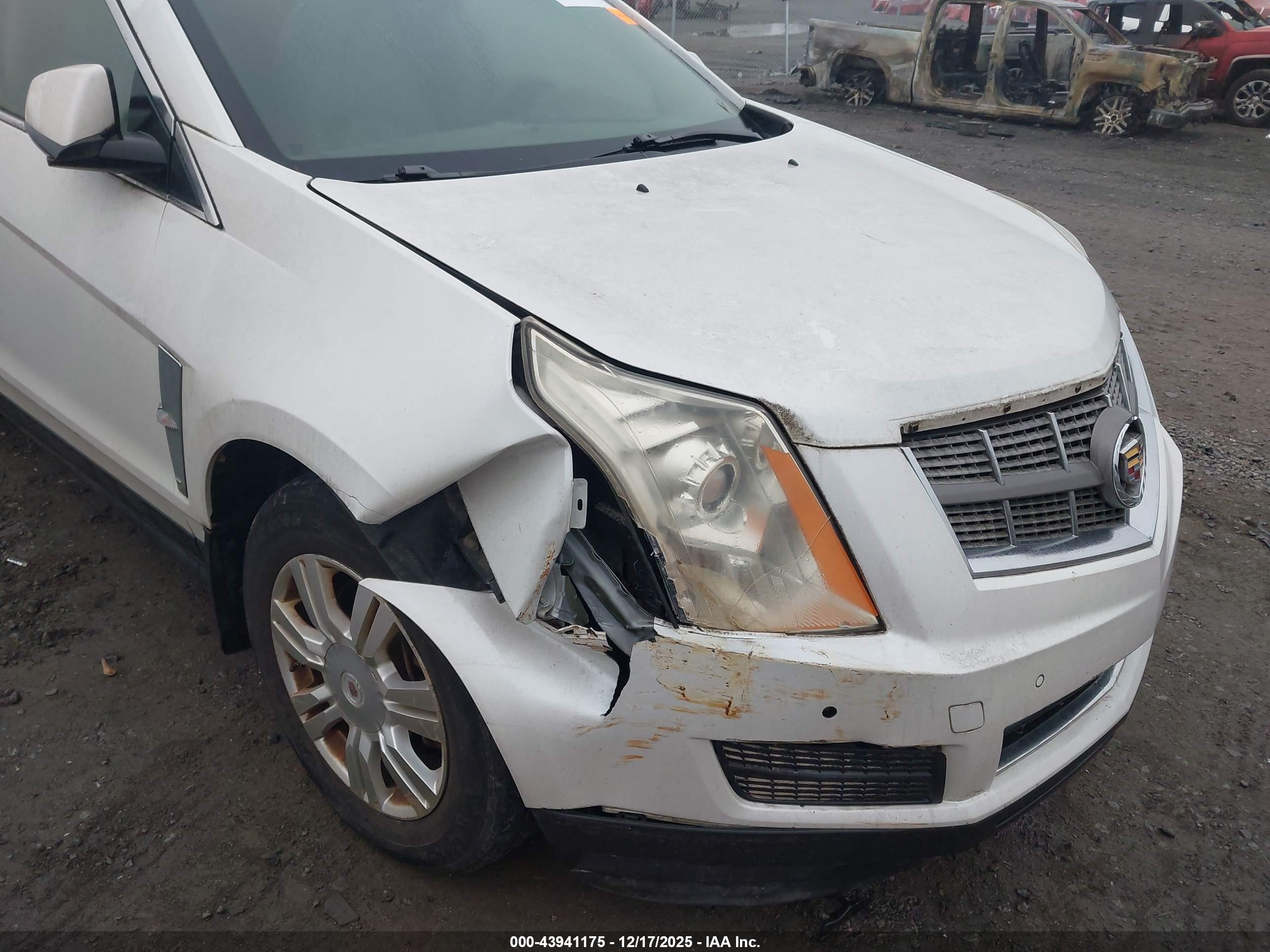 CADILLAC SRX image 6