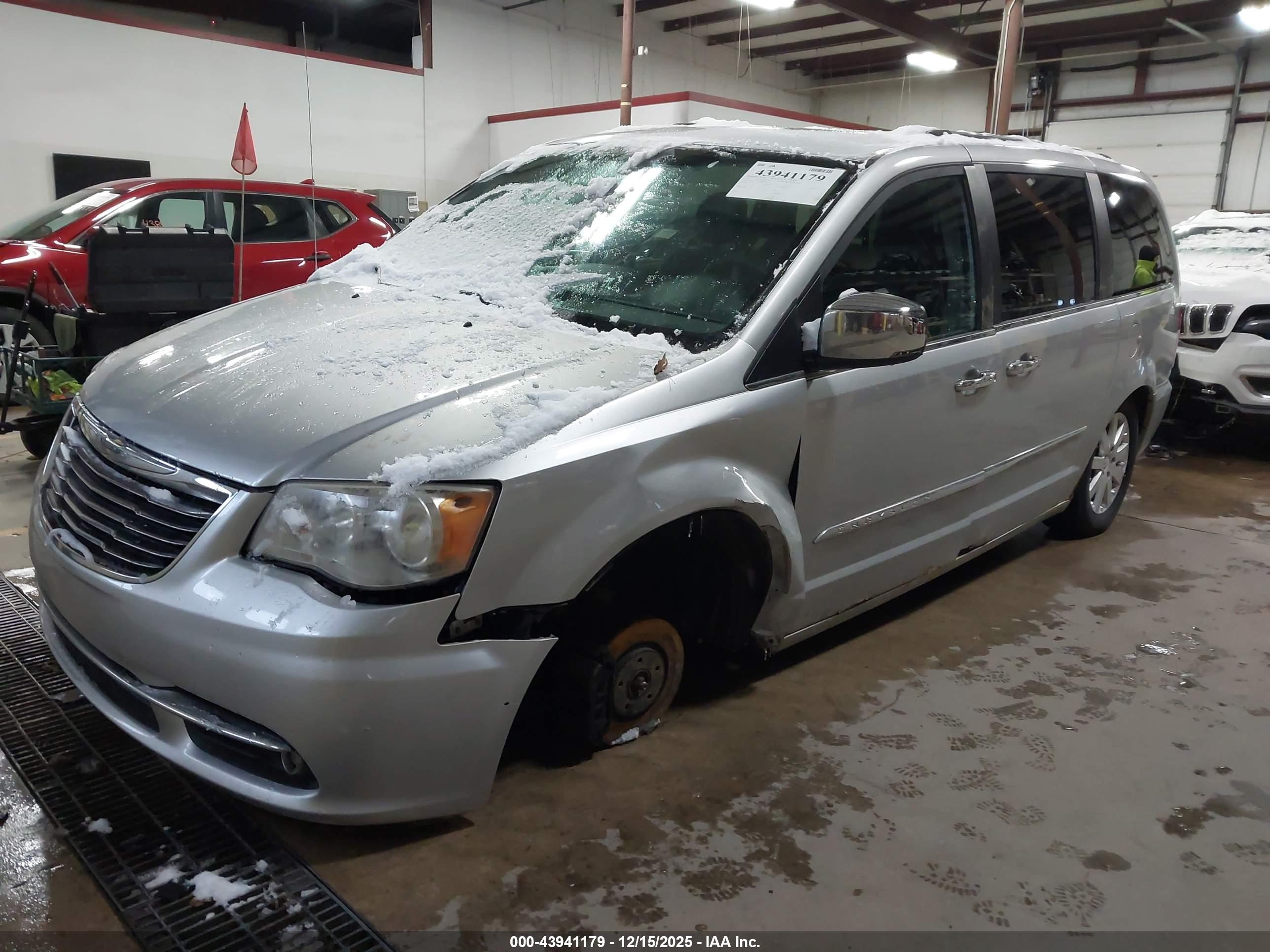 CHRYSLER TOWN image 2