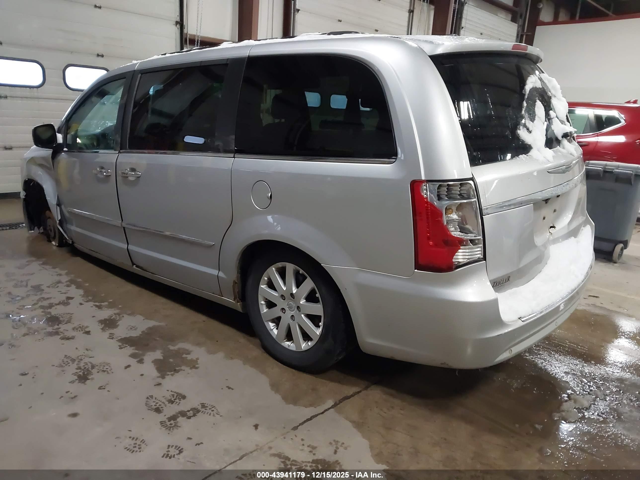 CHRYSLER TOWN image 3