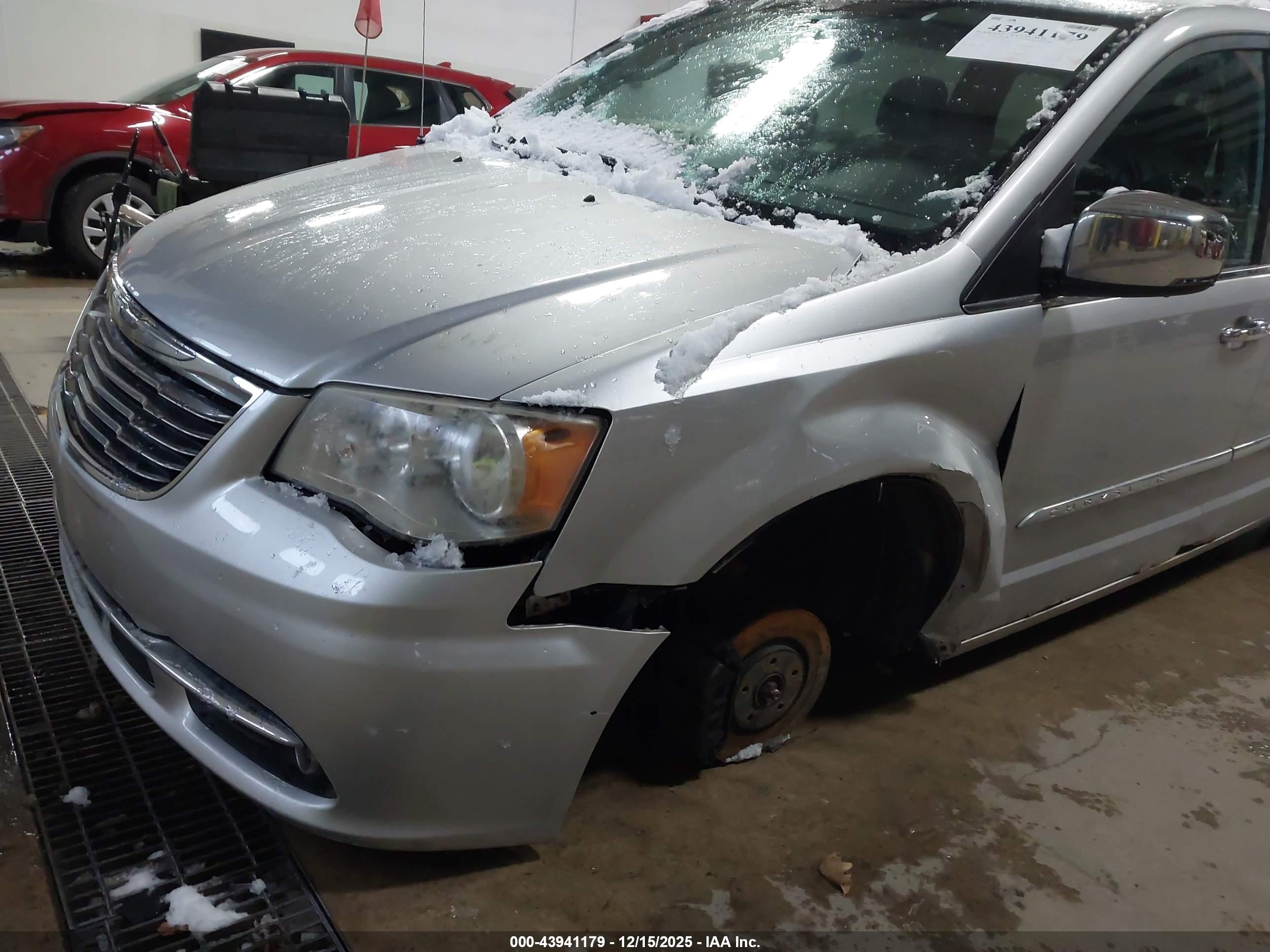 CHRYSLER TOWN image 6