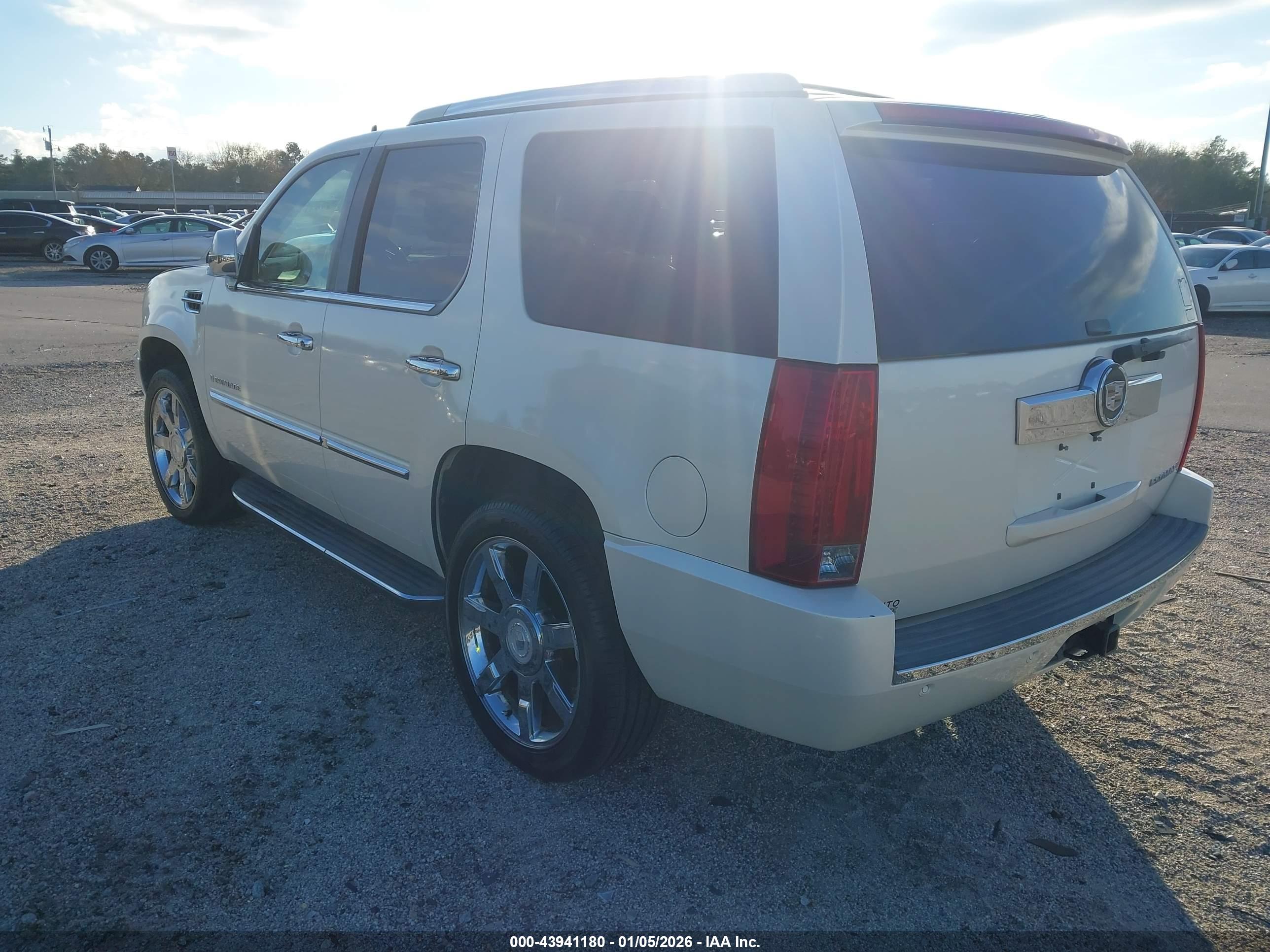 CADILLAC ESCALADE image 3