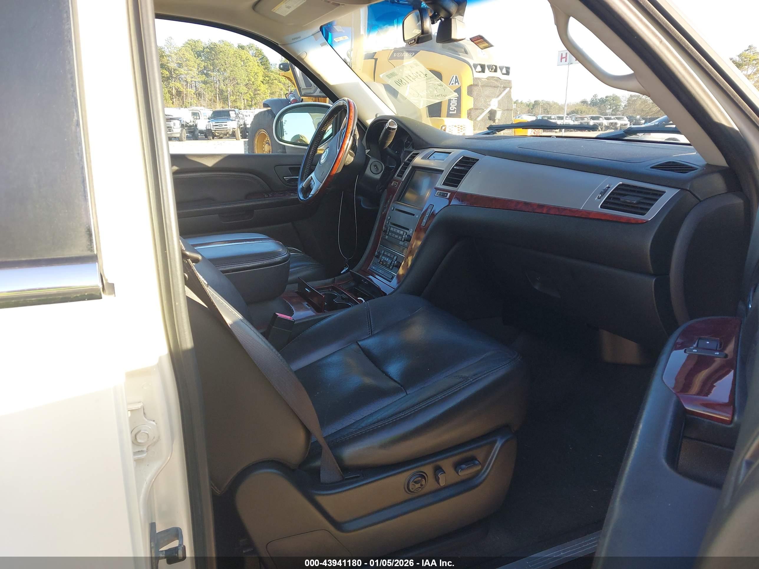CADILLAC ESCALADE image 5