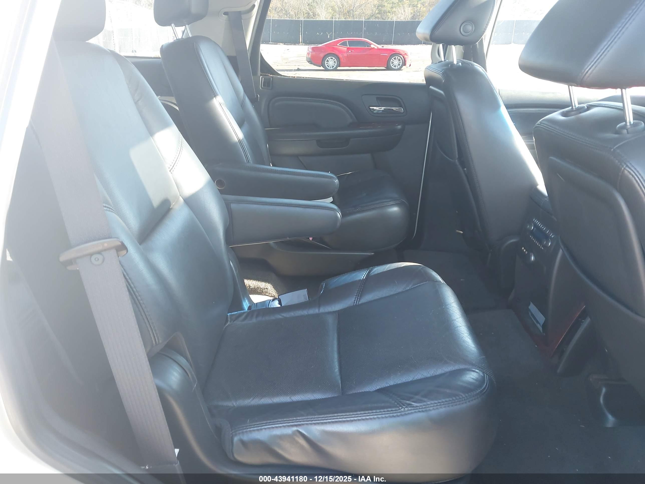 CADILLAC ESCALADE image 8