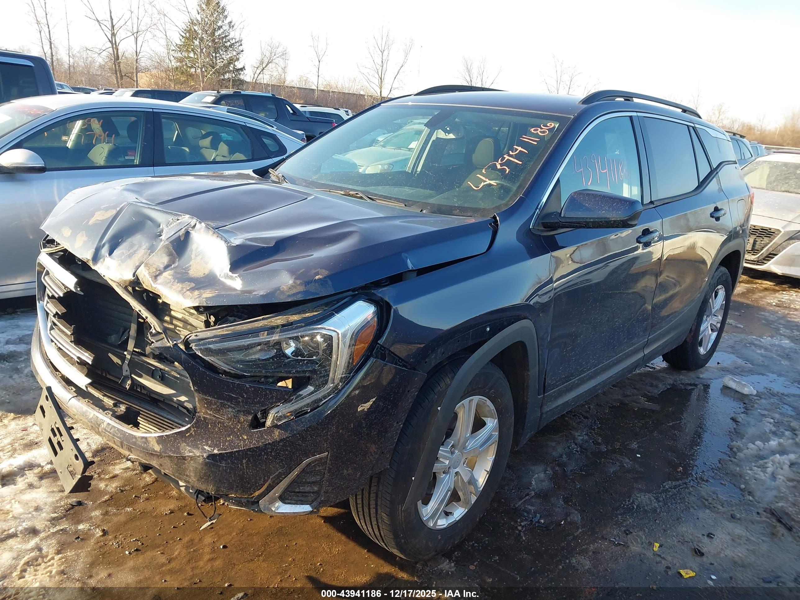 GMC TERRAIN image 2