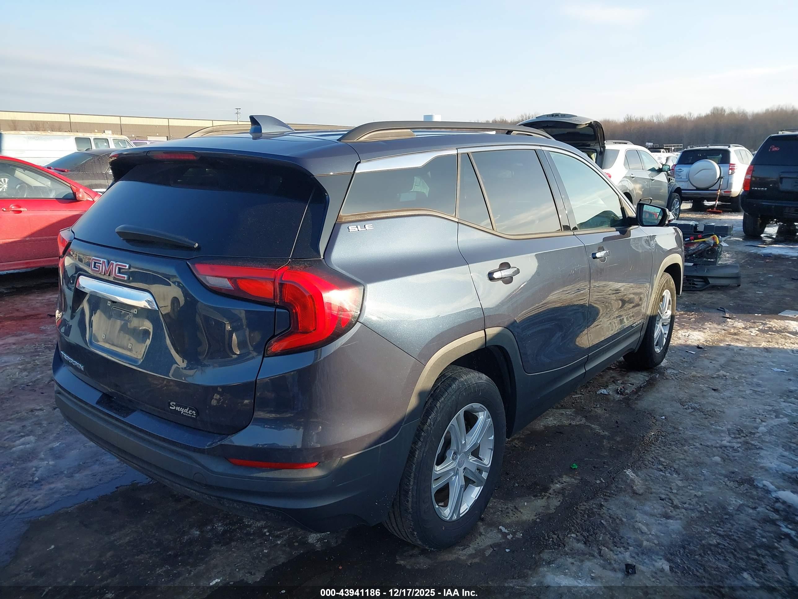 GMC TERRAIN image 4