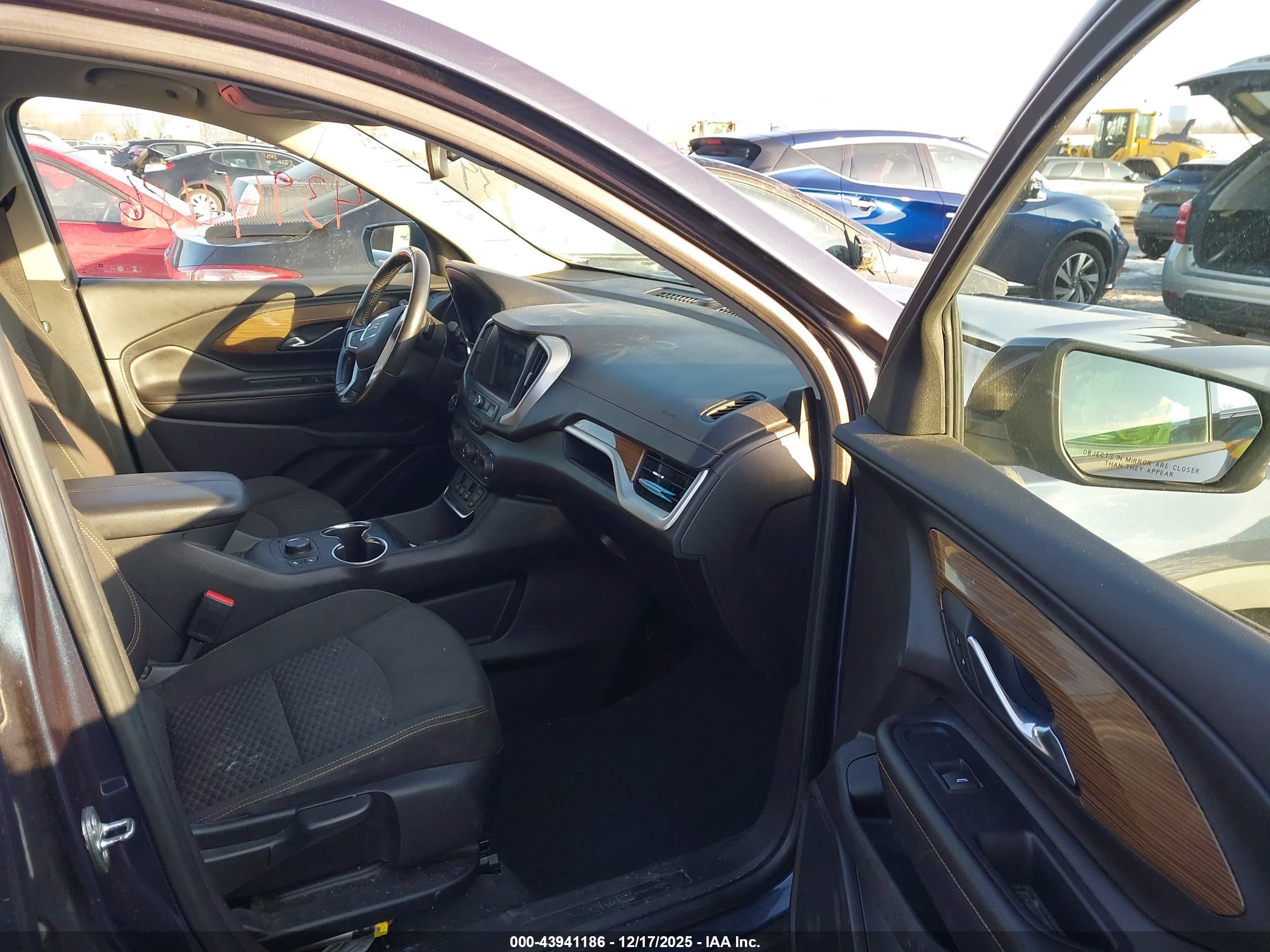 GMC TERRAIN image 5