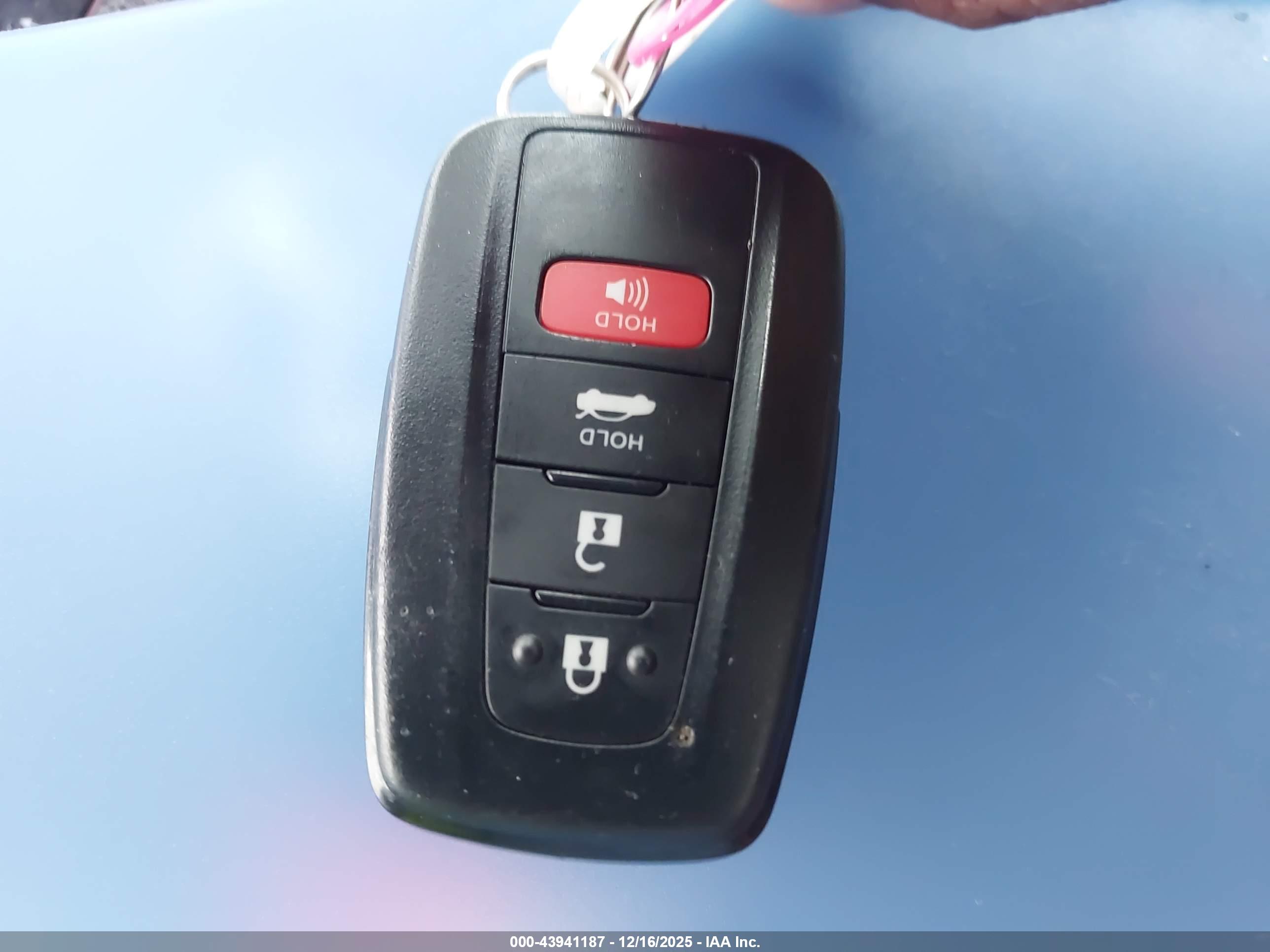 TOYOTA CAMRY image 11