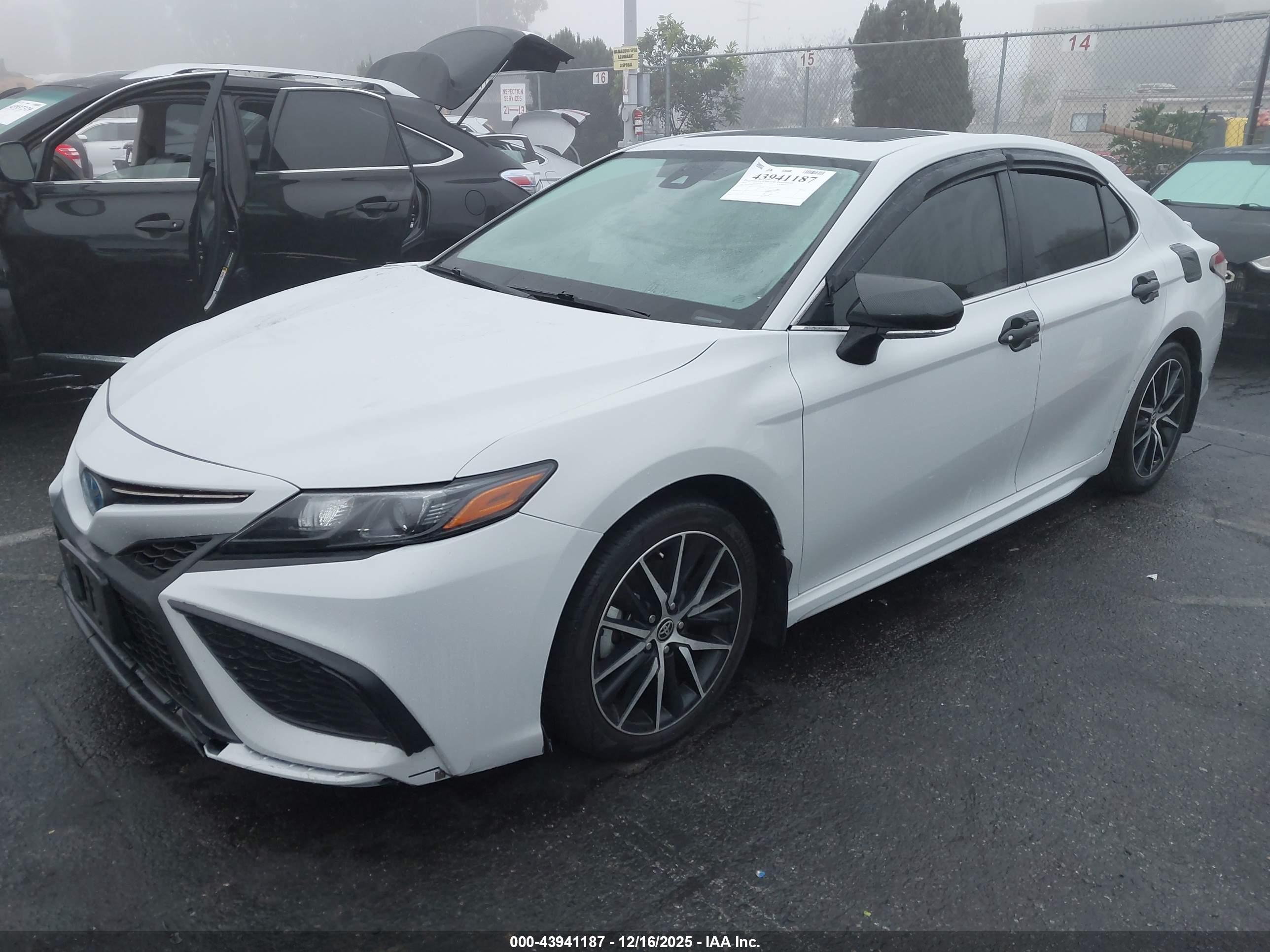 TOYOTA CAMRY image 2