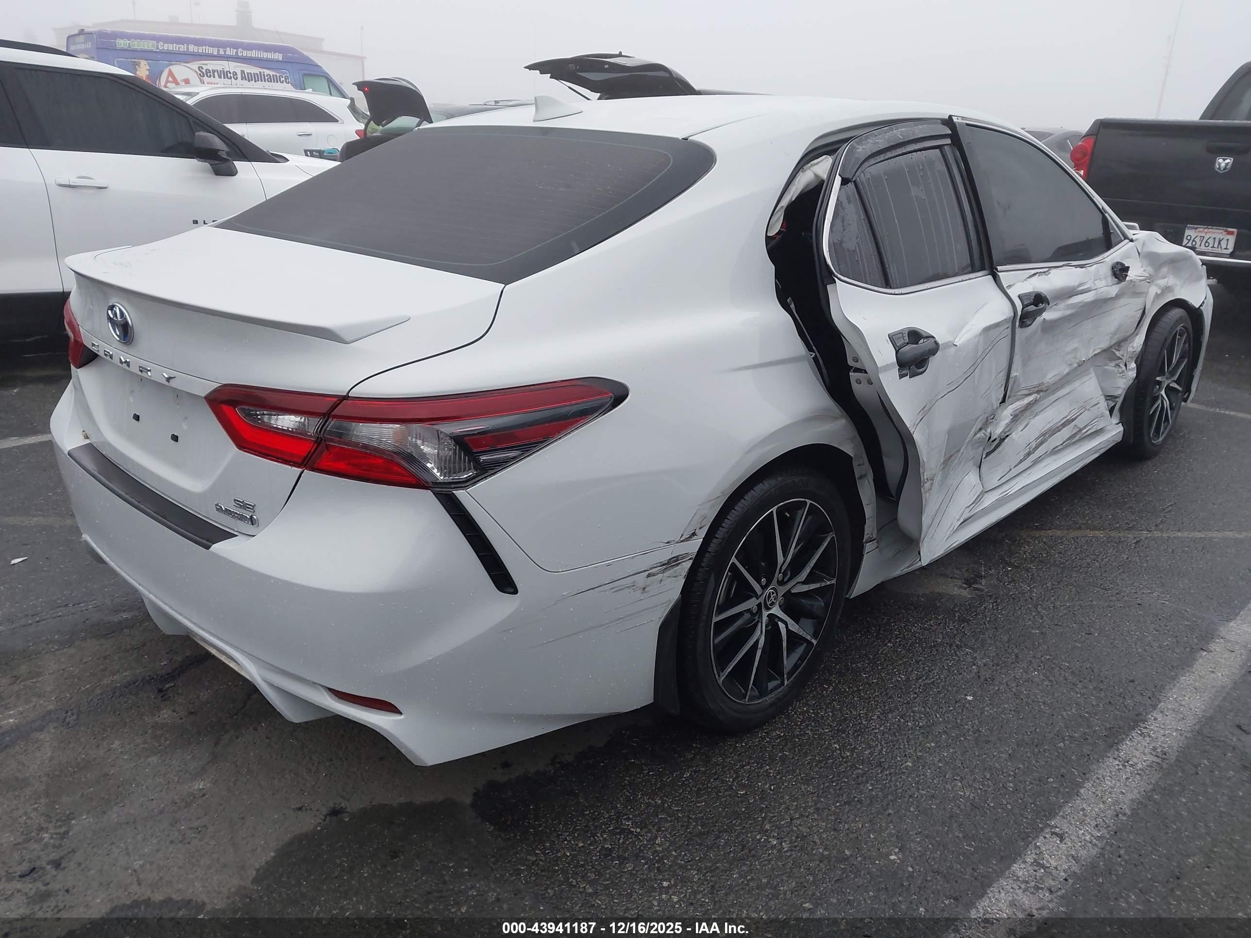 TOYOTA CAMRY image 4